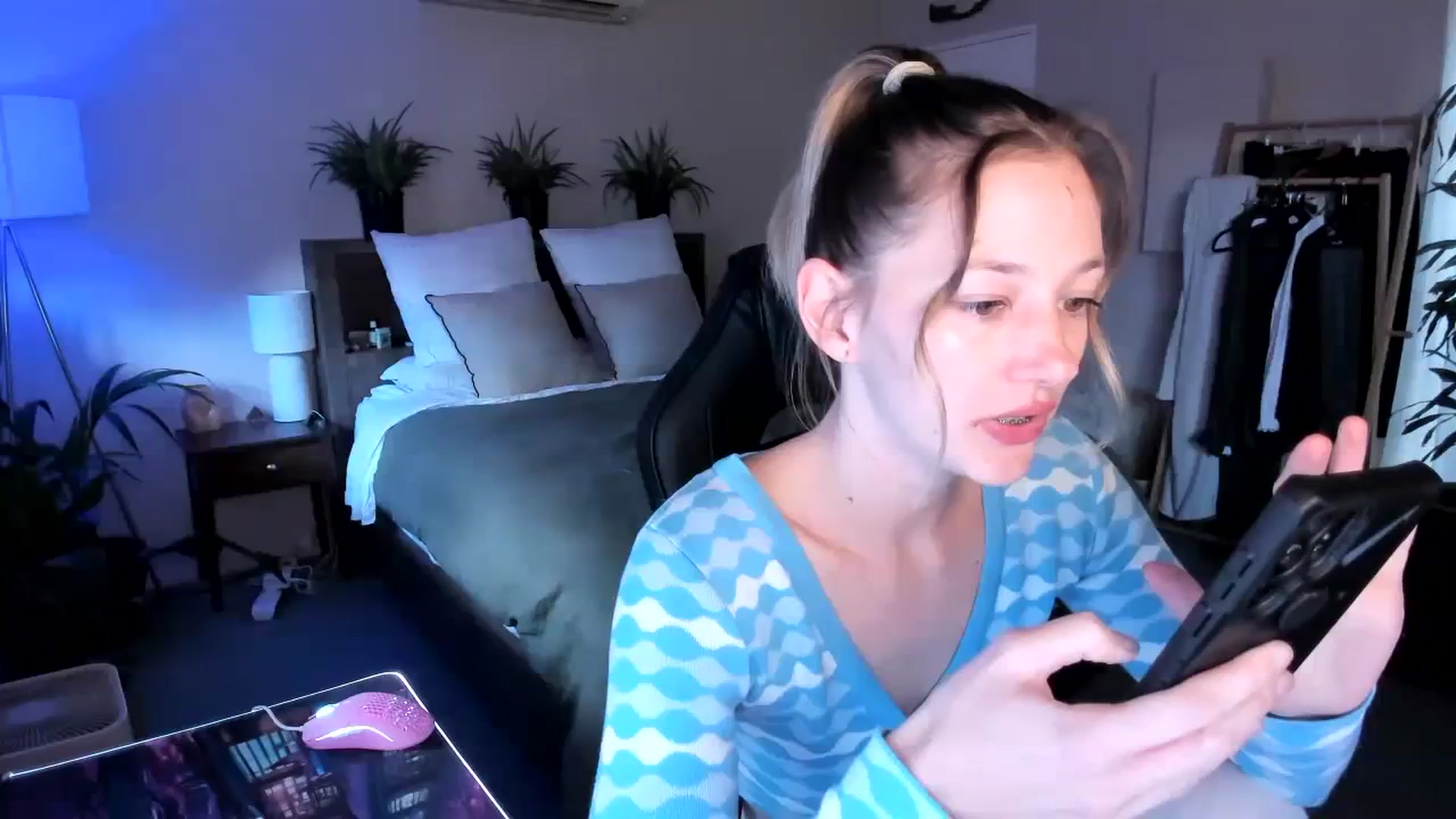 Gallery image thumbnail from Alice_NZ's myfreecams stream on, 03/29/2024, 05:20 image 10 of 20