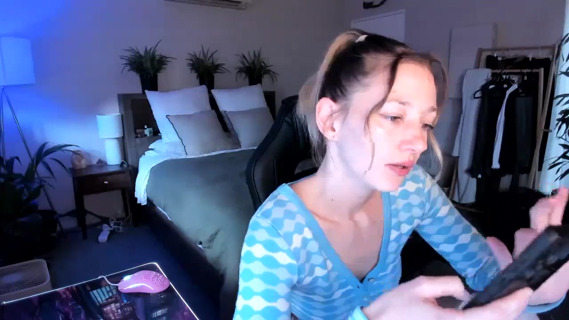 Gallery image thumbnail from Alice_NZ's myfreecams stream on, 03/29/2024, 05:20 image 11 of 20