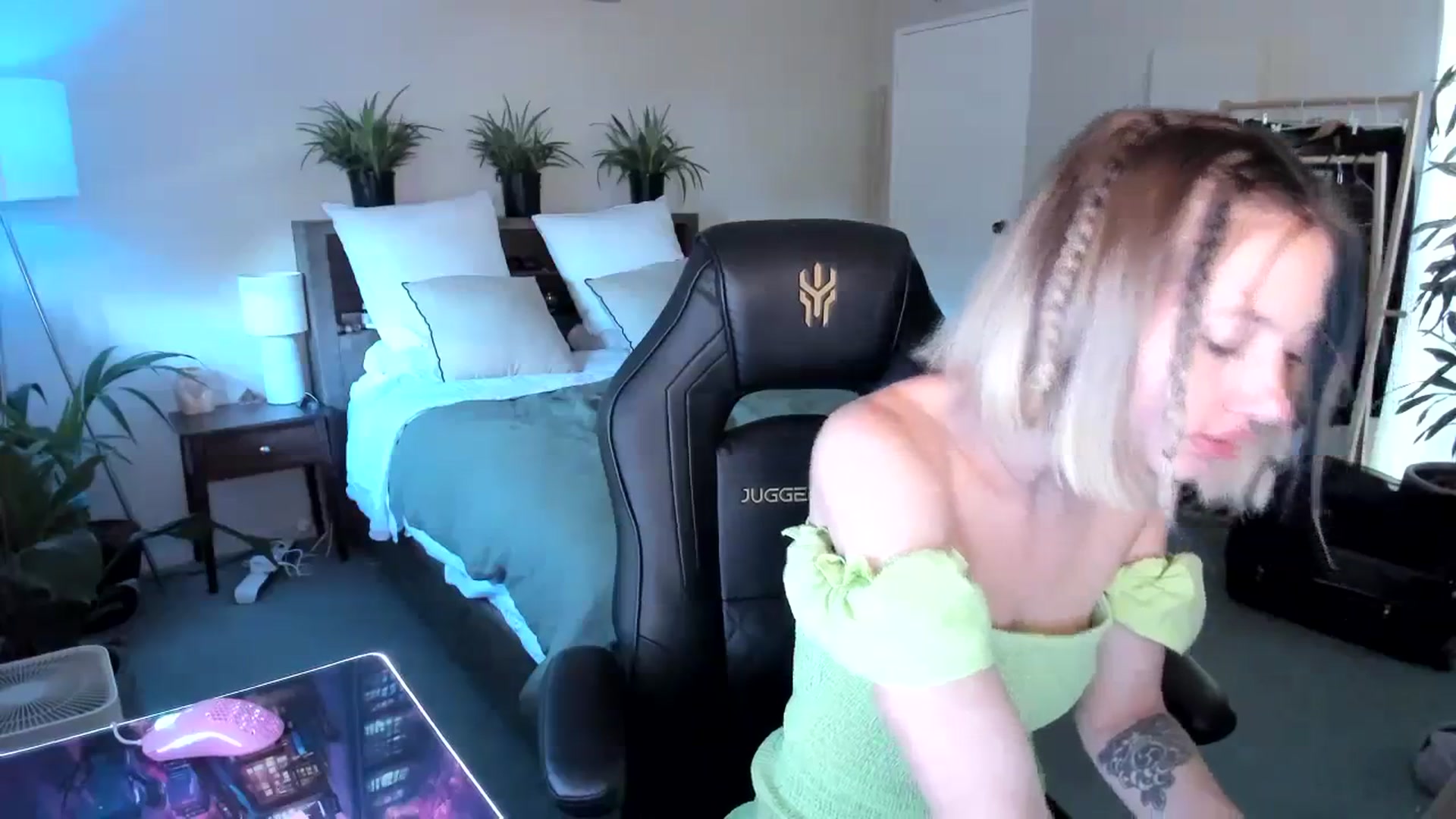 Gallery image thumbnail from Alice_NZ's myfreecams stream on, 03/30/2024, 02:16 image 20 of 20