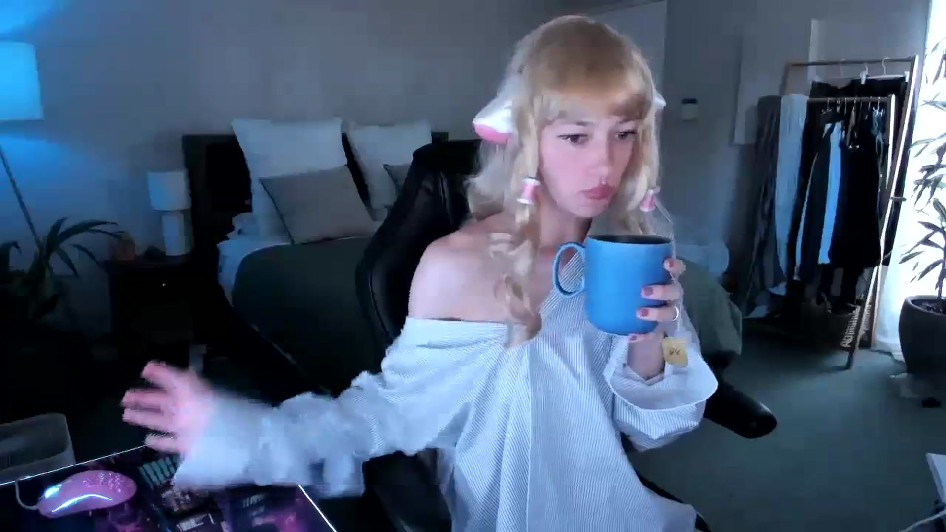 Gallery image thumbnail from Alice_NZ's myfreecams stream on, 04/15/2024, 03:04 image 6 of 20