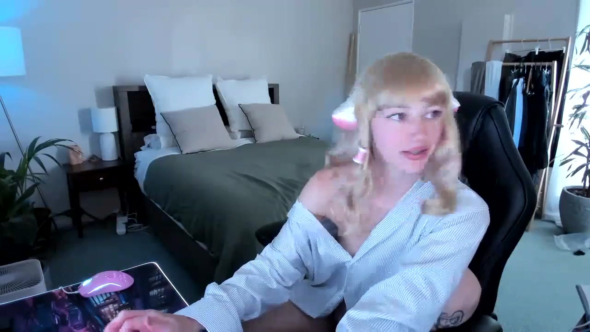 Gallery image thumbnail from Alice_NZ's myfreecams stream on, 04/15/2024, 03:04 image 9 of 20
