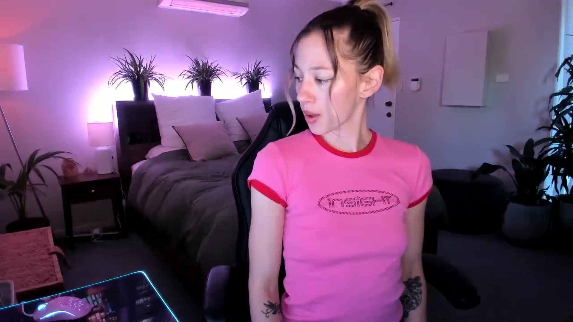 Gallery image thumbnail from Alice_NZ's myfreecams stream on, 04/26/2024, 03:09 image 12 of 20