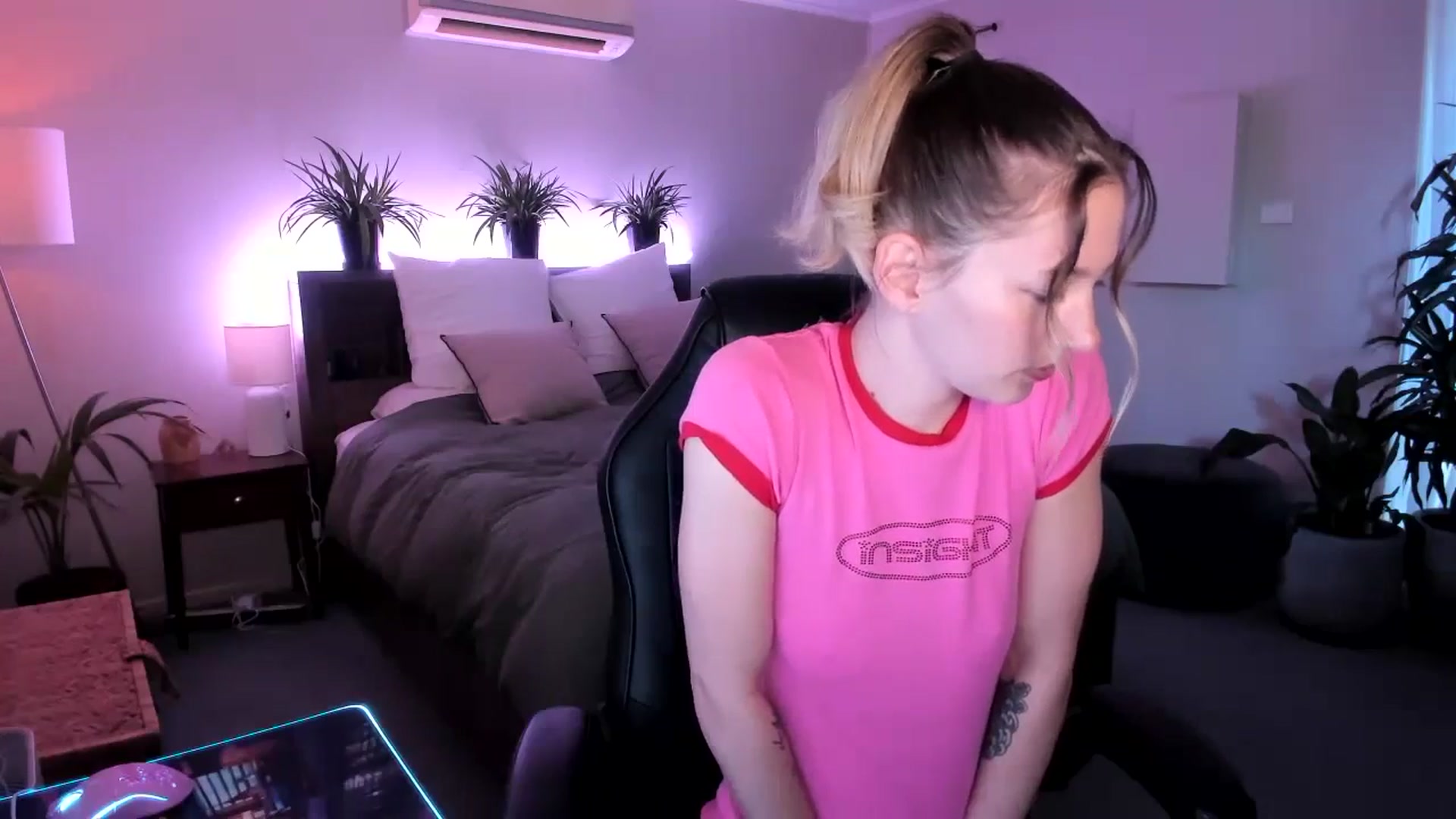 Gallery image thumbnail from Alice_NZ's myfreecams stream on, 04/26/2024, 03:09 image 14 of 20