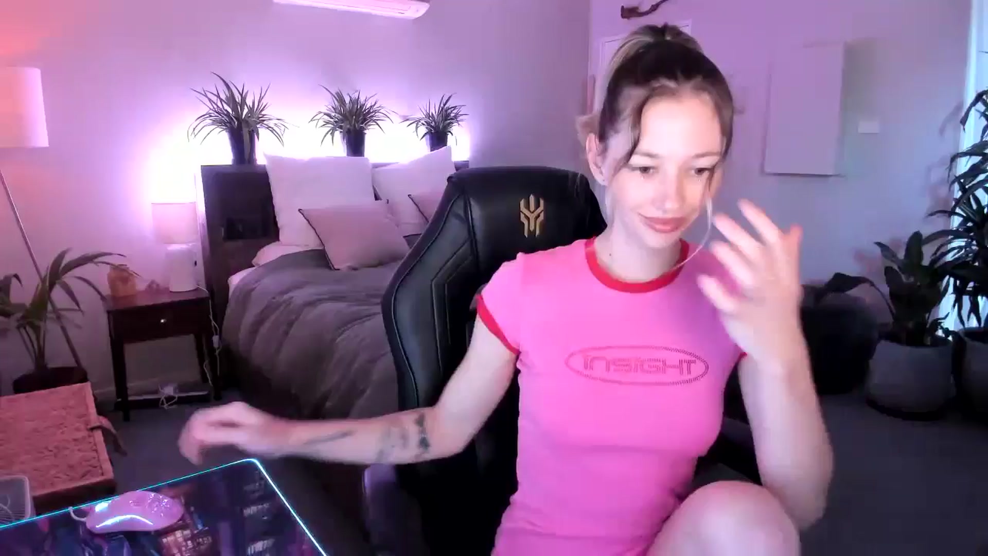 Gallery image thumbnail from Alice_NZ's myfreecams stream on, 04/26/2024, 03:09 image 9 of 20