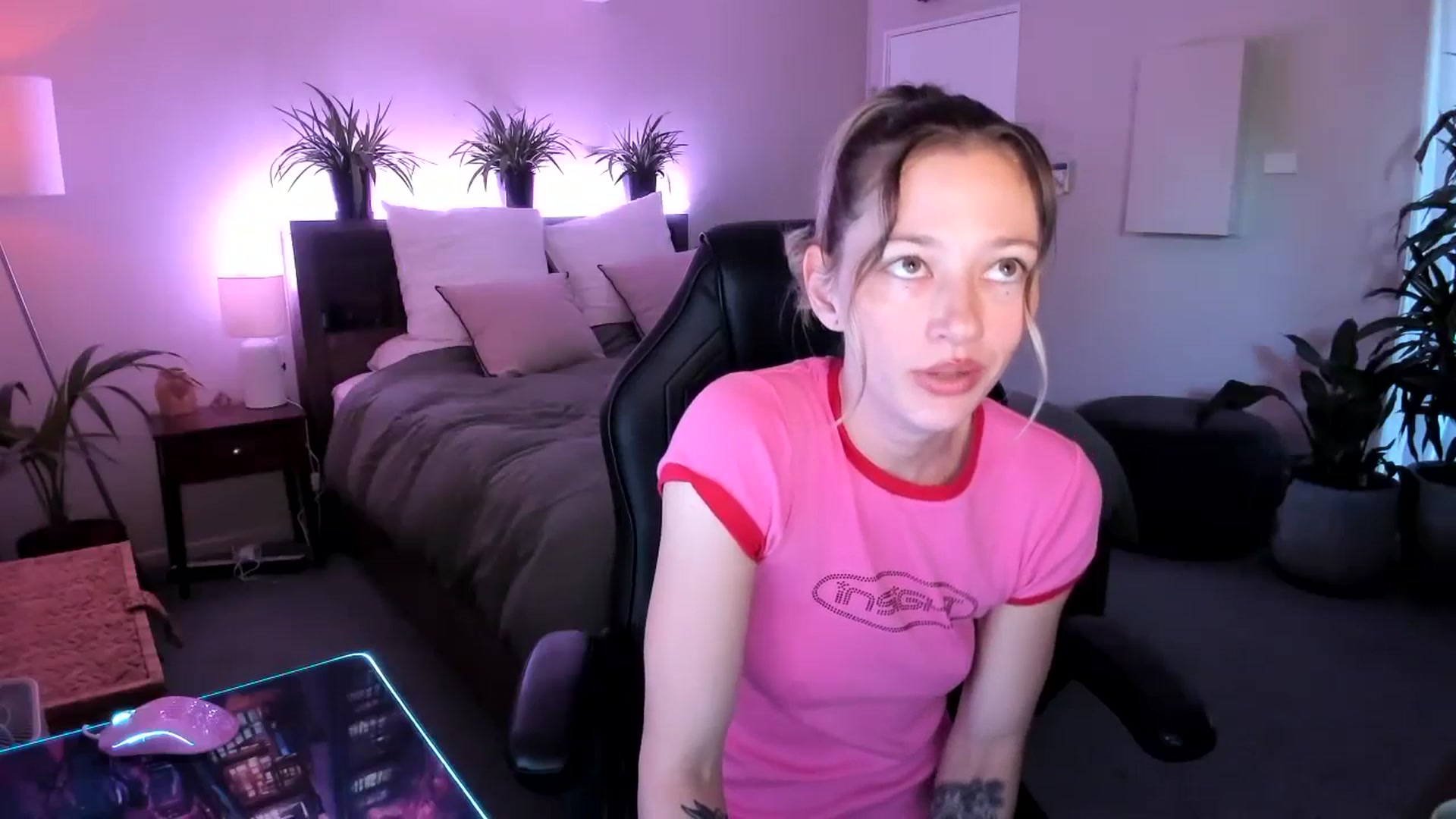 Gallery image thumbnail from Alice_NZ's myfreecams stream on, 04/26/2024, 03:09 image 11 of 20