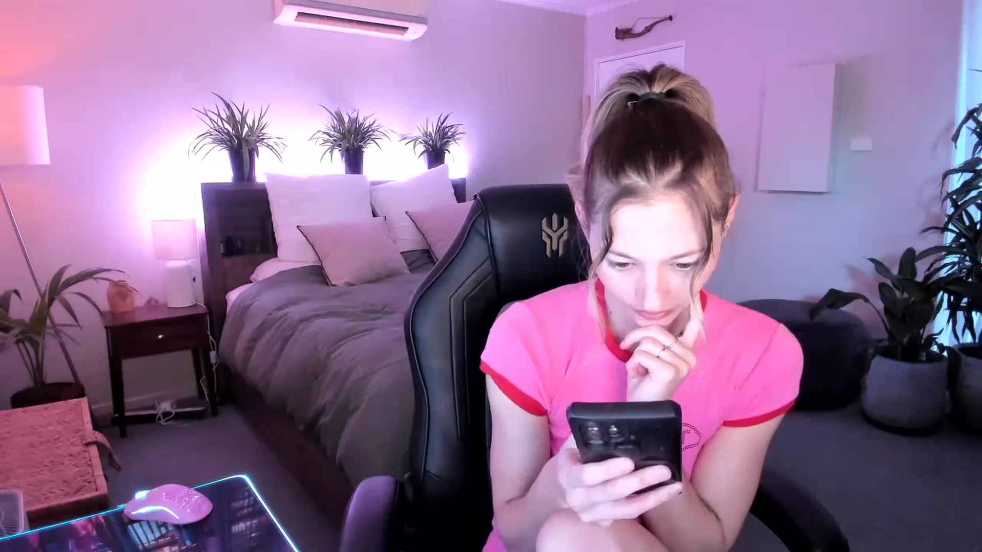 Gallery image thumbnail from Alice_NZ's myfreecams stream on, 04/26/2024, 03:09 image 17 of 20