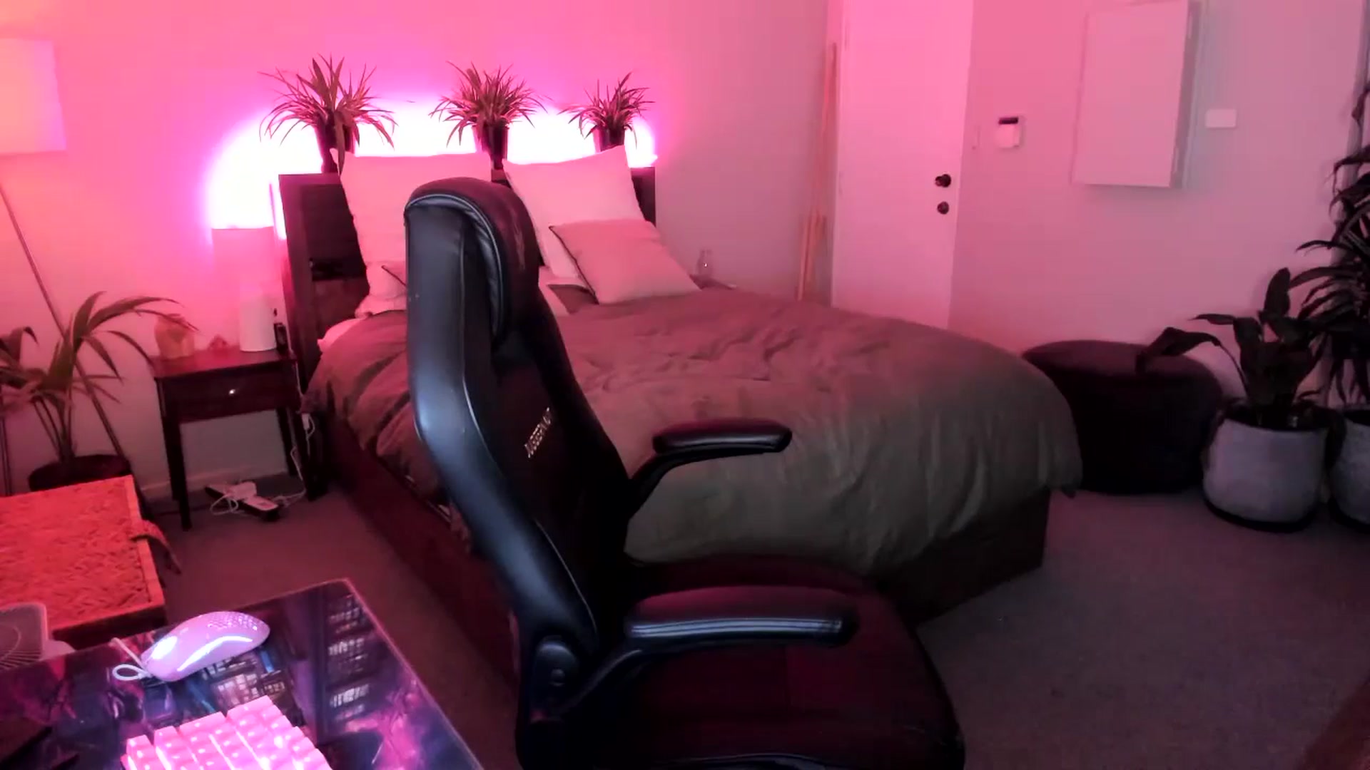 Gallery image thumbnail from Alice_NZ's myfreecams stream on, 04/28/2024, 08:45 image 2 of 20
