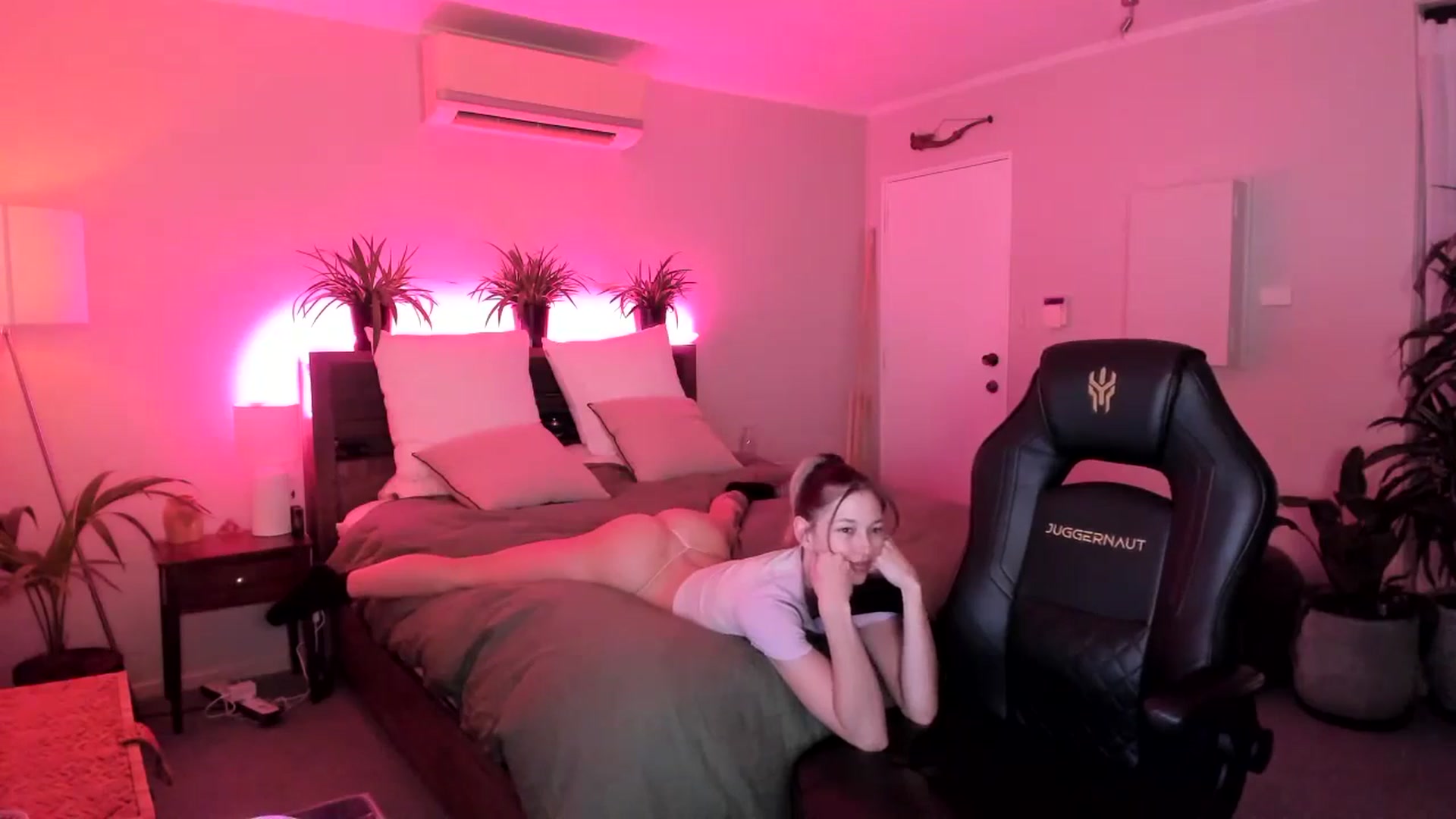 Gallery image thumbnail from Alice_NZ's myfreecams stream on, 04/28/2024, 08:45 image 11 of 20