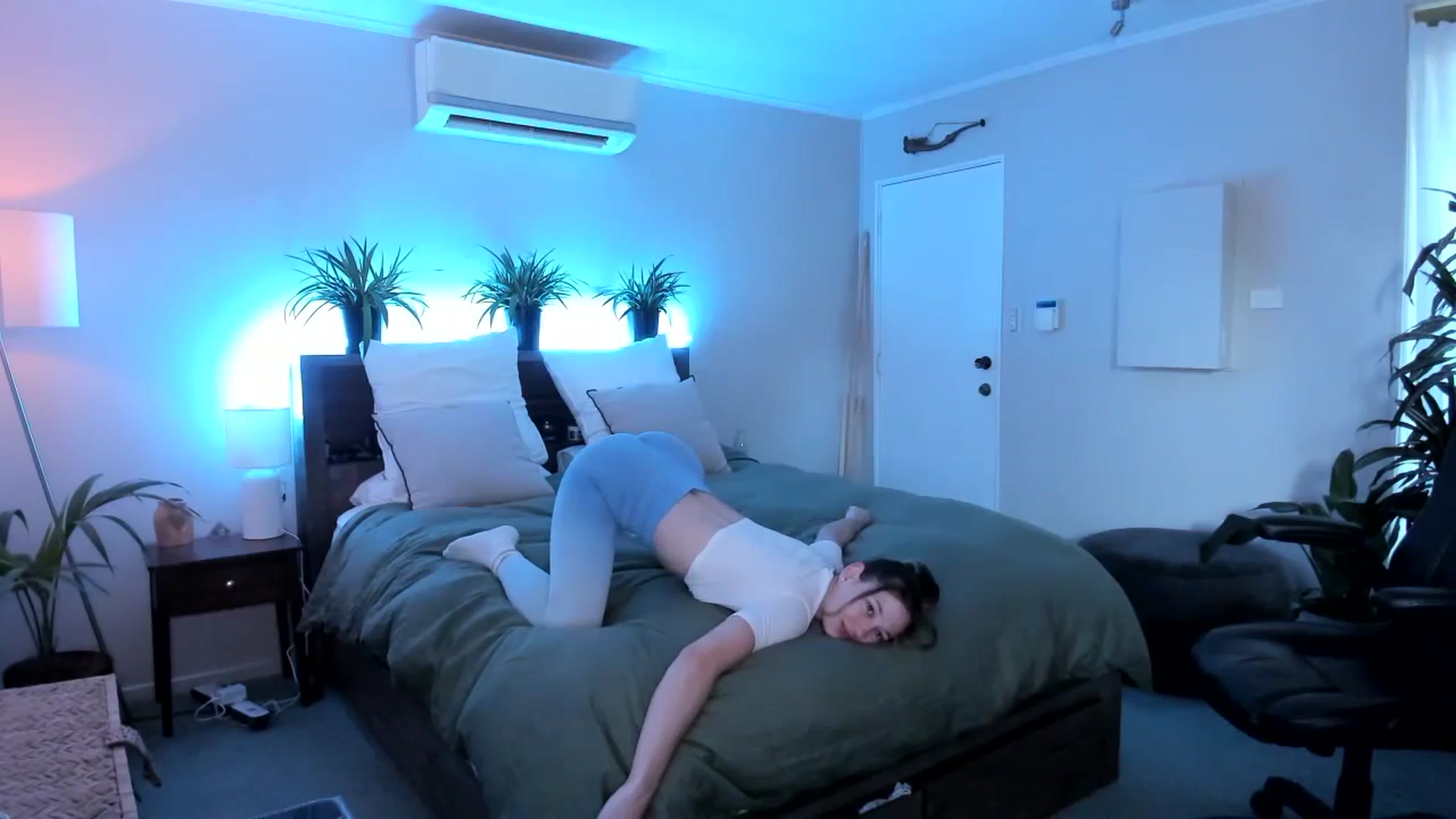 Gallery image thumbnail from Alice_NZ's myfreecams stream on, 04/29/2024, 02:58 image 2 of 20