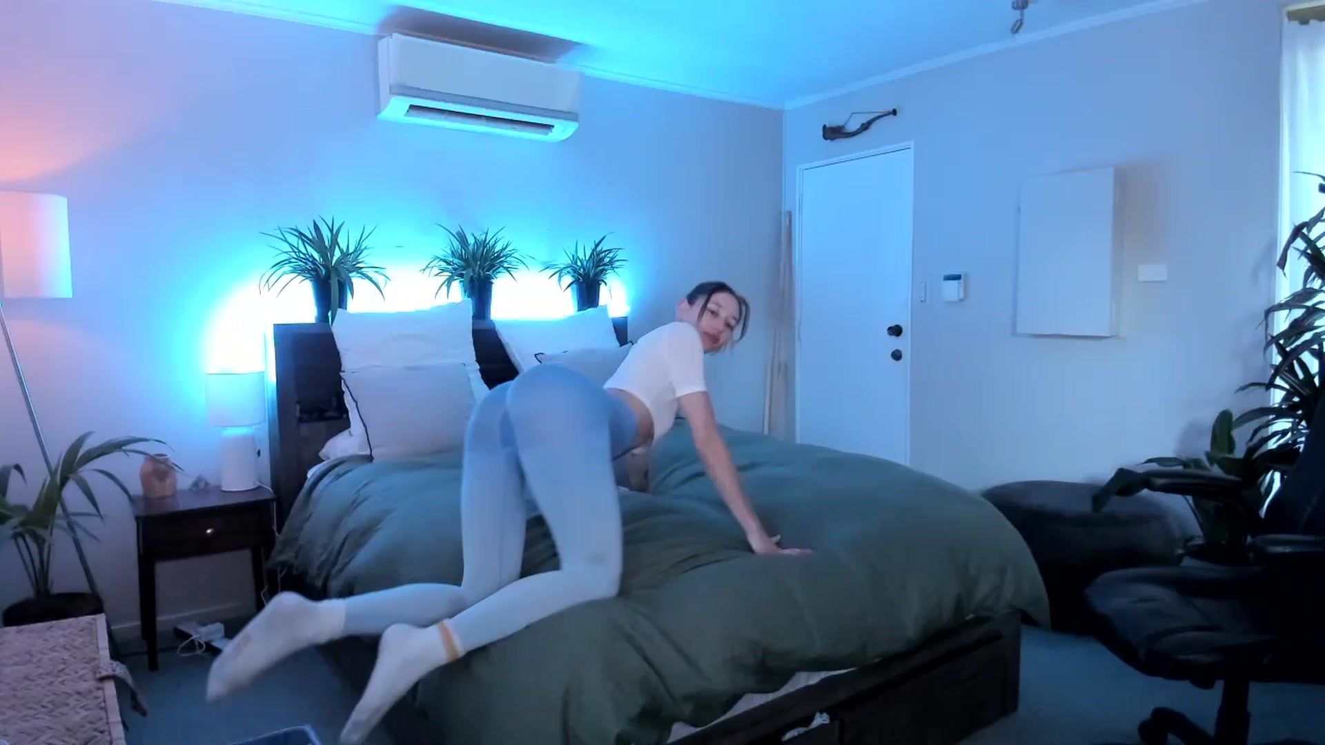 Gallery image thumbnail from Alice_NZ's myfreecams stream on, 04/29/2024, 02:58 image 1 of 20
