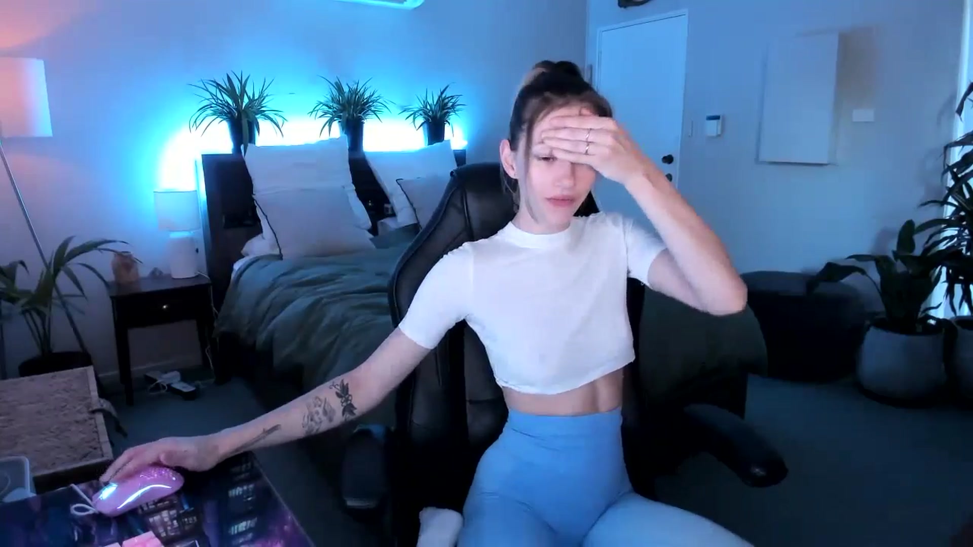 Gallery image thumbnail from Alice_NZ's myfreecams stream on, 04/29/2024, 02:58 image 15 of 20