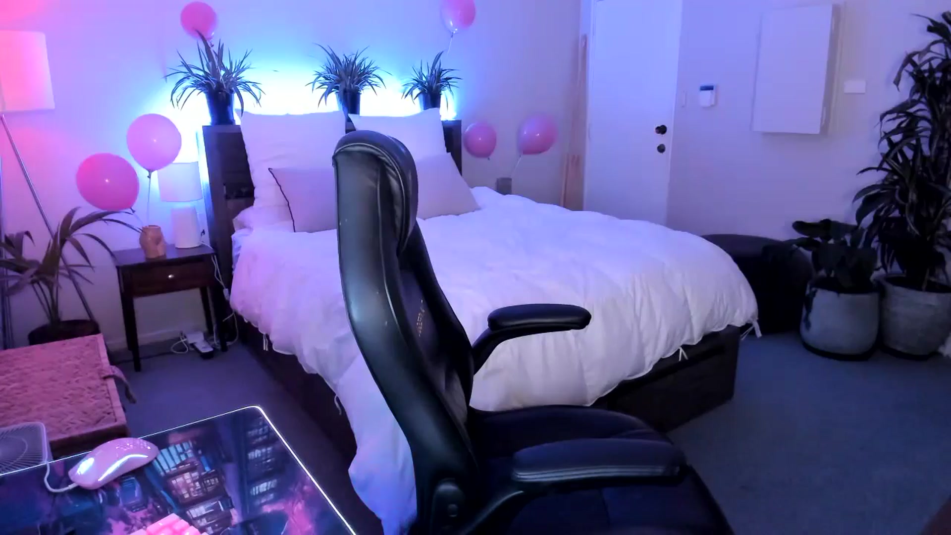 Gallery image thumbnail from Alice_NZ's myfreecams stream on, 05/07/2024, 06:58 image 14 of 20