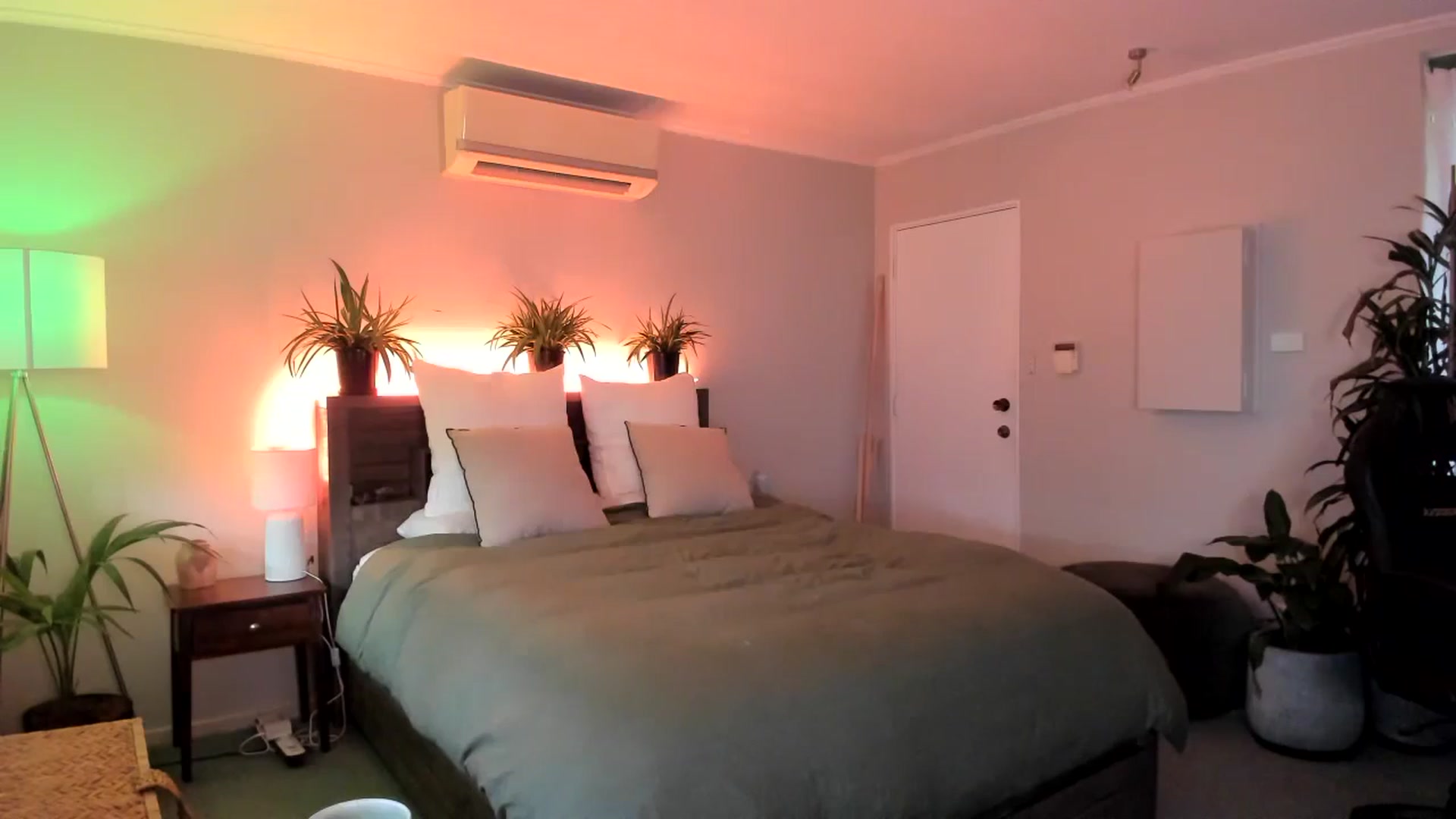 Gallery image thumbnail from Alice_NZ's myfreecams stream on, 05/16/2024, 04:40 image 16 of 20