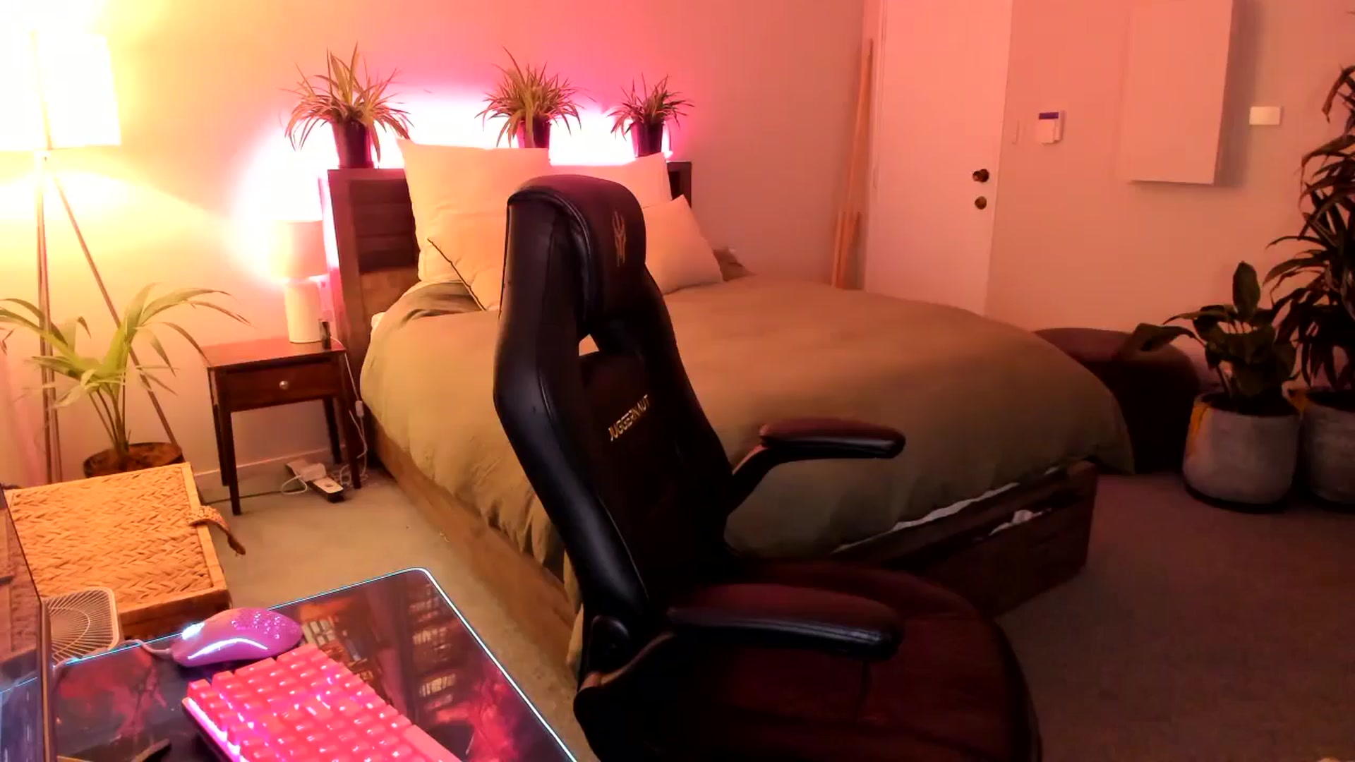 Gallery image thumbnail from Alice_NZ's myfreecams stream on, 05/28/2024, 06:21 image 4 of 20