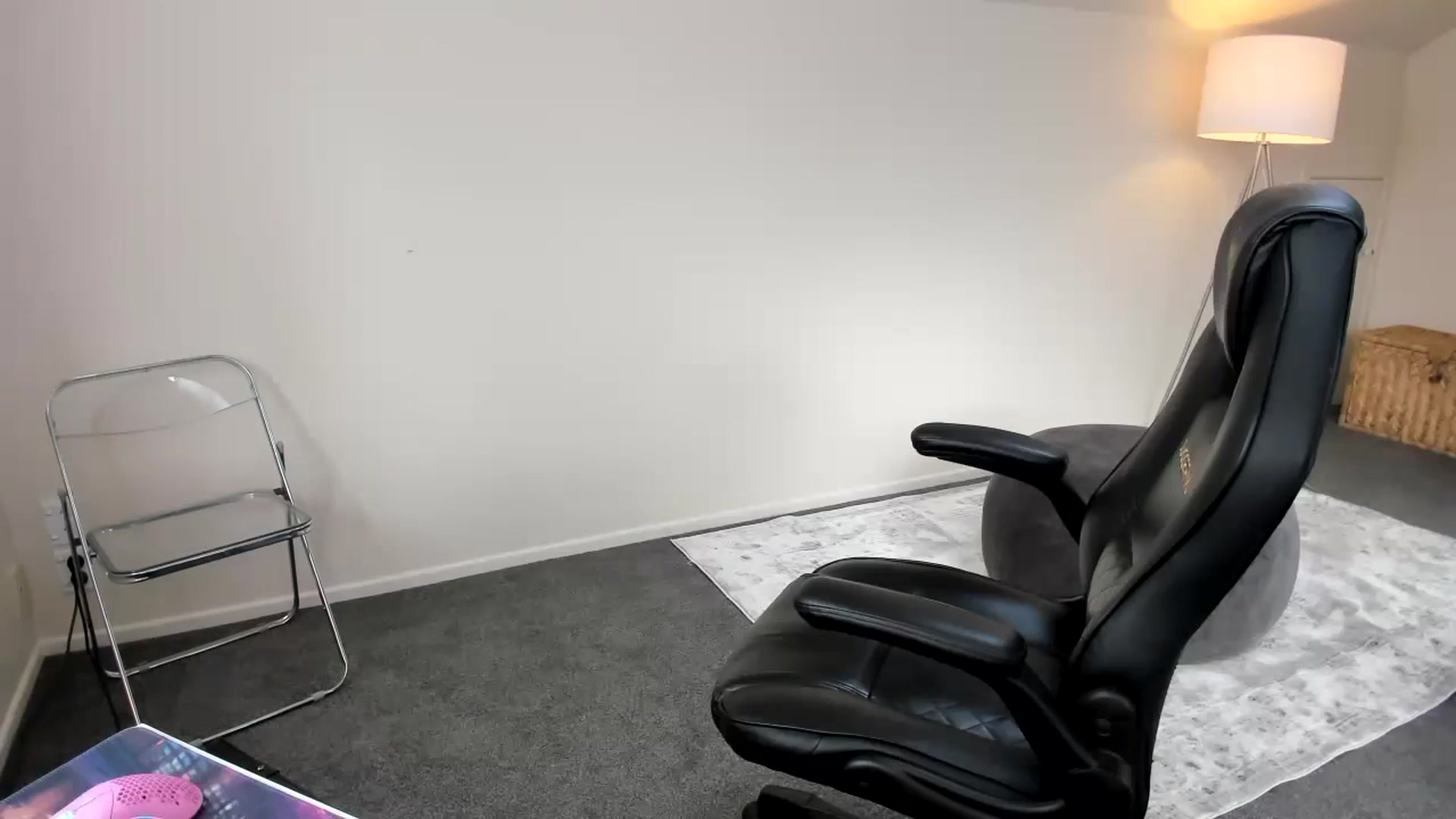 Gallery image thumbnail from Alice_NZ's myfreecams stream on, 06/15/2024, 02:53 image 6 of 20