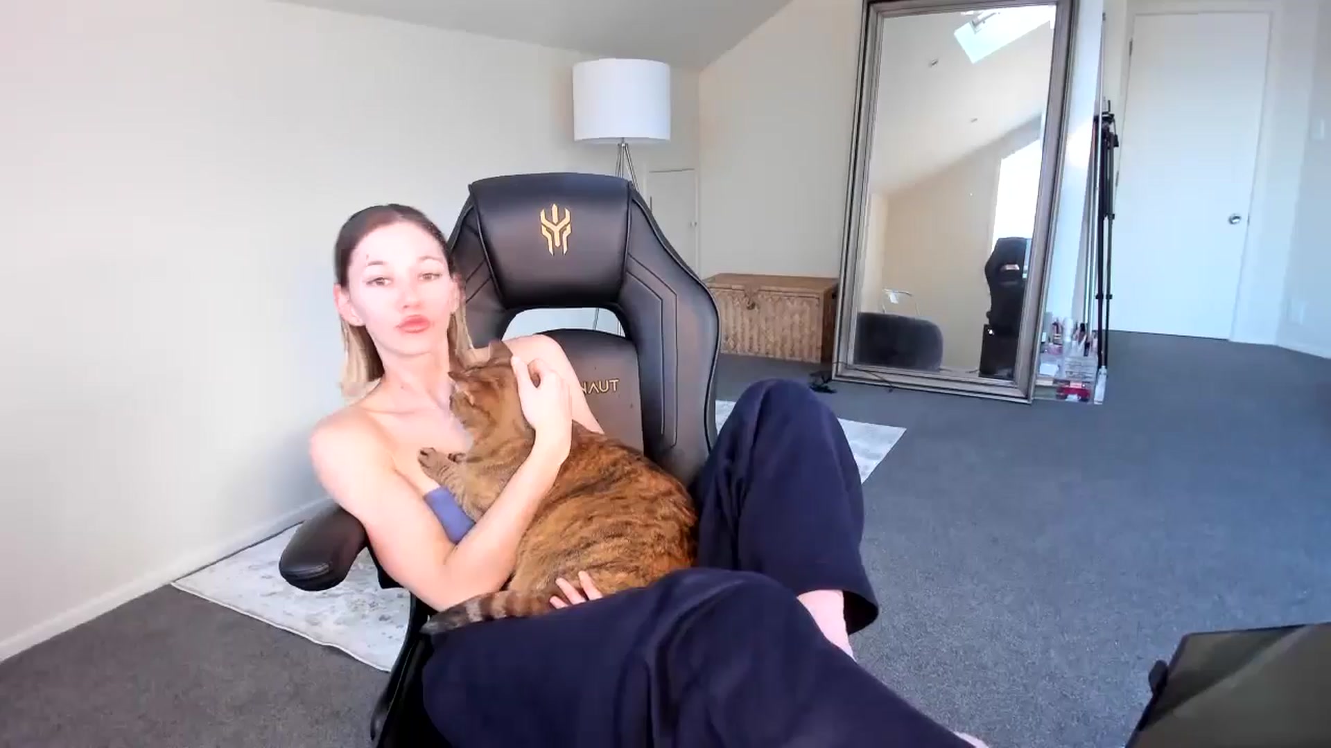 Gallery image thumbnail from Alice_NZ's myfreecams stream on, 06/21/2024, 05:12 image 9 of 20