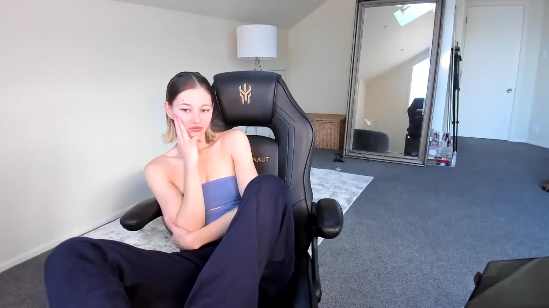 Gallery image thumbnail from Alice_NZ's myfreecams stream on, 06/21/2024, 05:12 image 7 of 20
