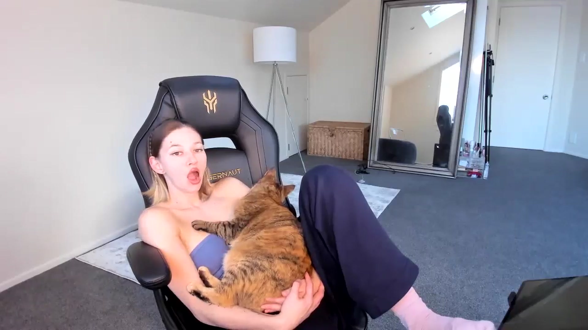 Gallery image thumbnail from Alice_NZ's myfreecams stream on, 06/21/2024, 05:12 image 10 of 20