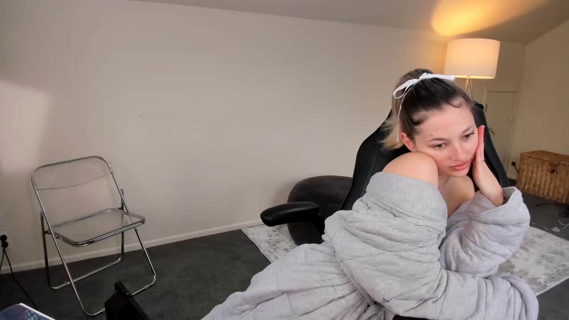 Gallery image thumbnail from Alice_NZ's myfreecams stream on, 06/24/2024, 03:45 image 19 of 20