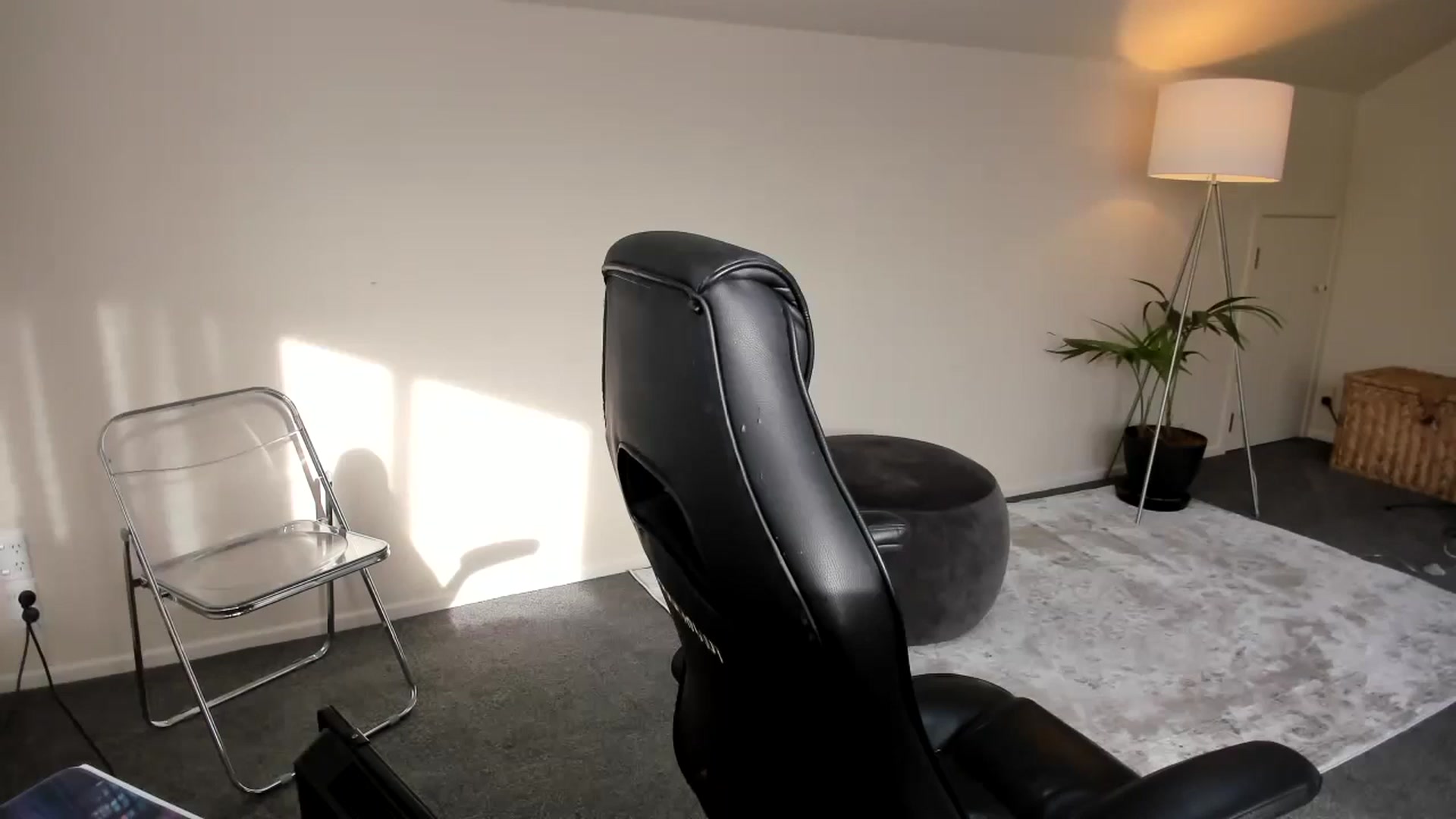 Gallery image thumbnail from Alice_NZ's myfreecams stream on, 06/24/2024, 03:45 image 3 of 20