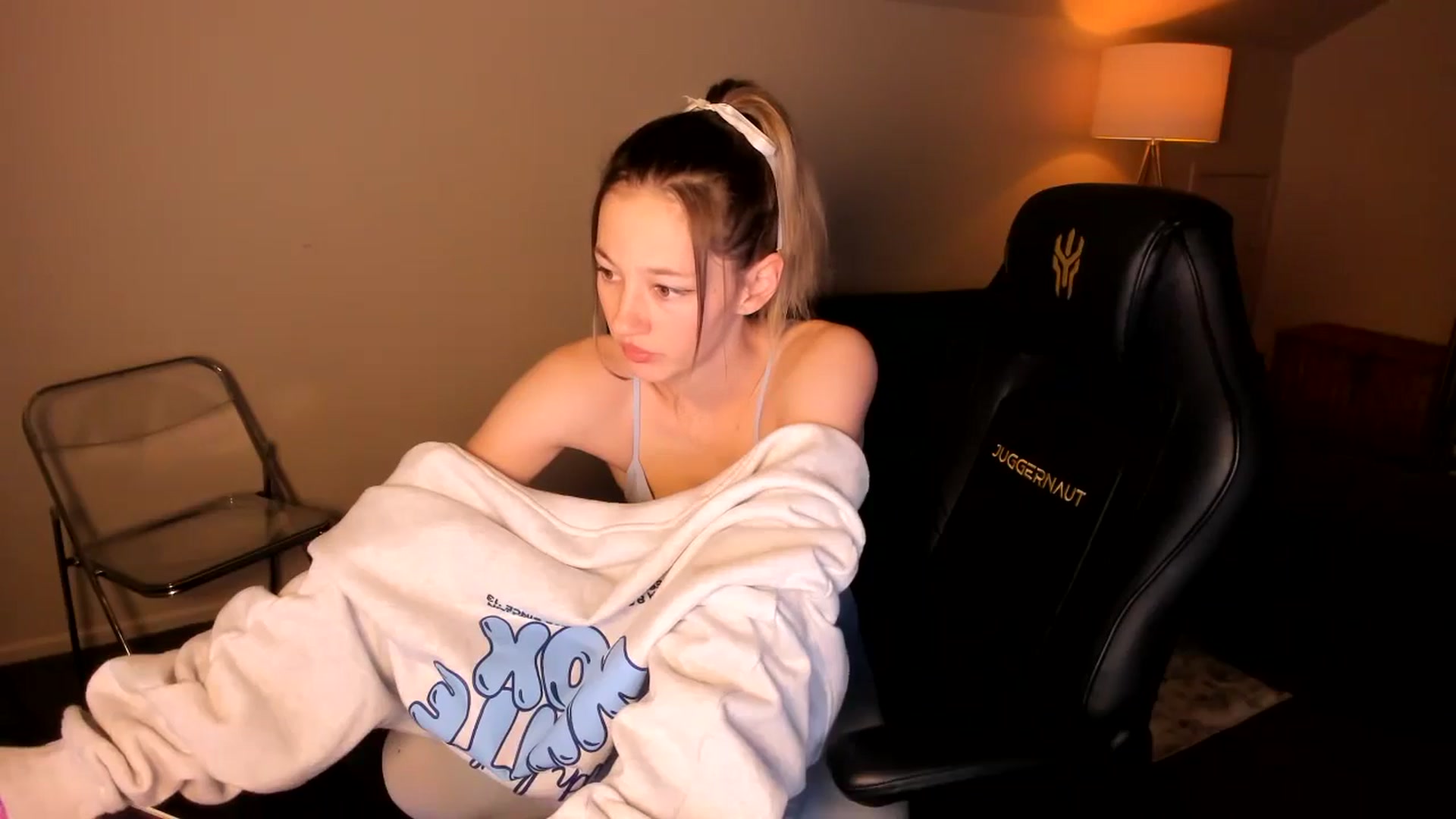 Gallery image thumbnail from Alice_NZ's myfreecams stream on, 07/01/2024, 06:43 image 17 of 20