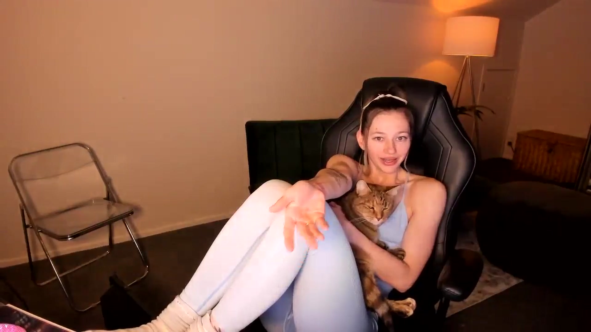 Gallery image thumbnail from Alice_NZ's myfreecams stream on, 07/01/2024, 06:43 image 10 of 20