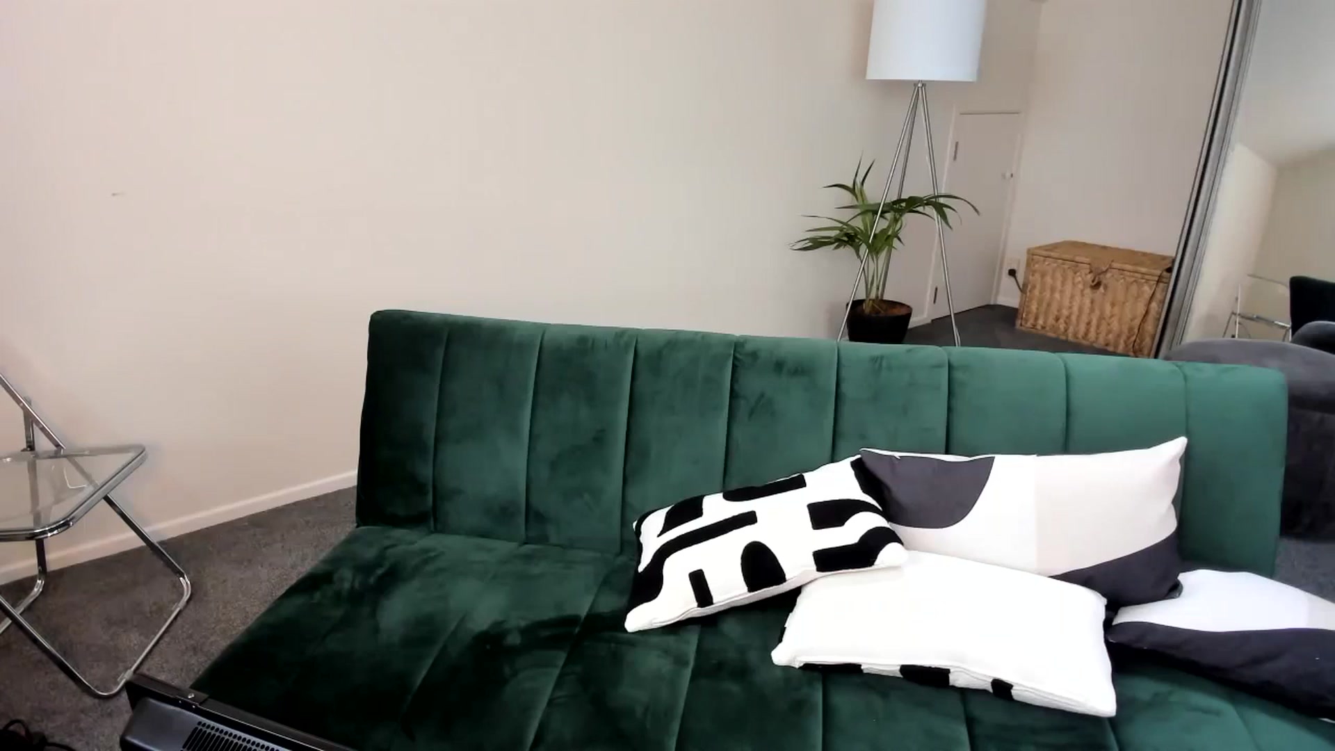 Gallery image thumbnail from Alice_NZ's myfreecams stream on, 07/14/2024, 03:04 image 18 of 20