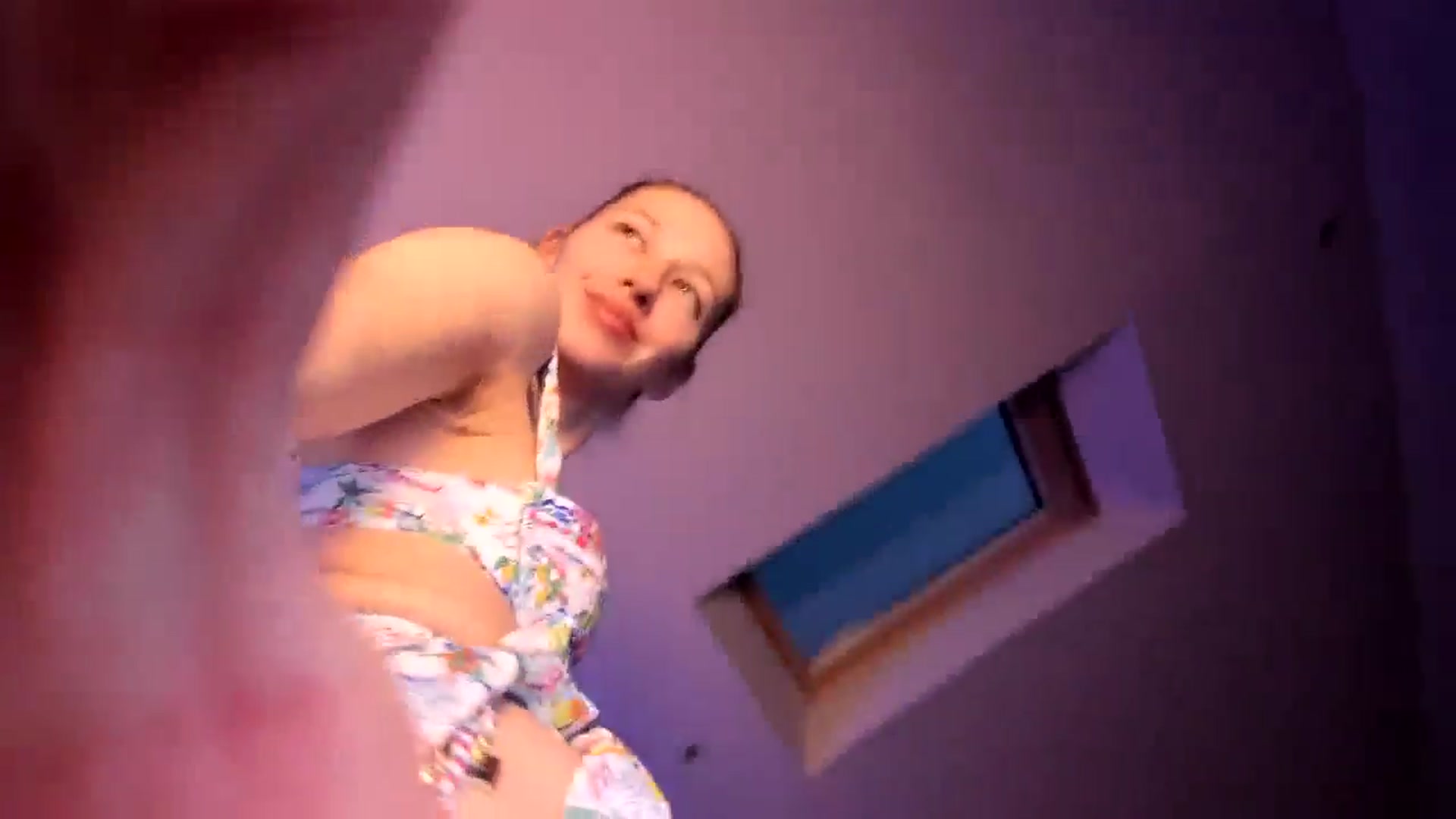 Gallery image thumbnail from Alice_NZ's myfreecams stream on, 07/19/2024, 06:05 image 16 of 20