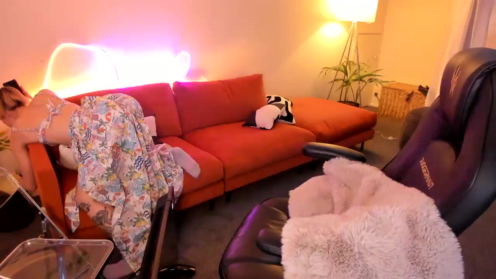 Gallery image thumbnail from Alice_NZ's myfreecams stream on, 07/19/2024, 06:05 image 8 of 20