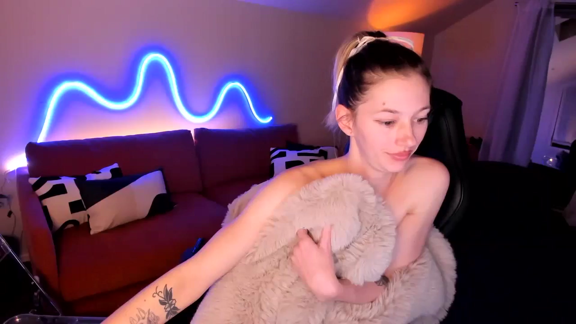 Gallery image thumbnail from Alice_NZ's myfreecams stream on, 07/19/2024, 06:51 image 13 of 20
