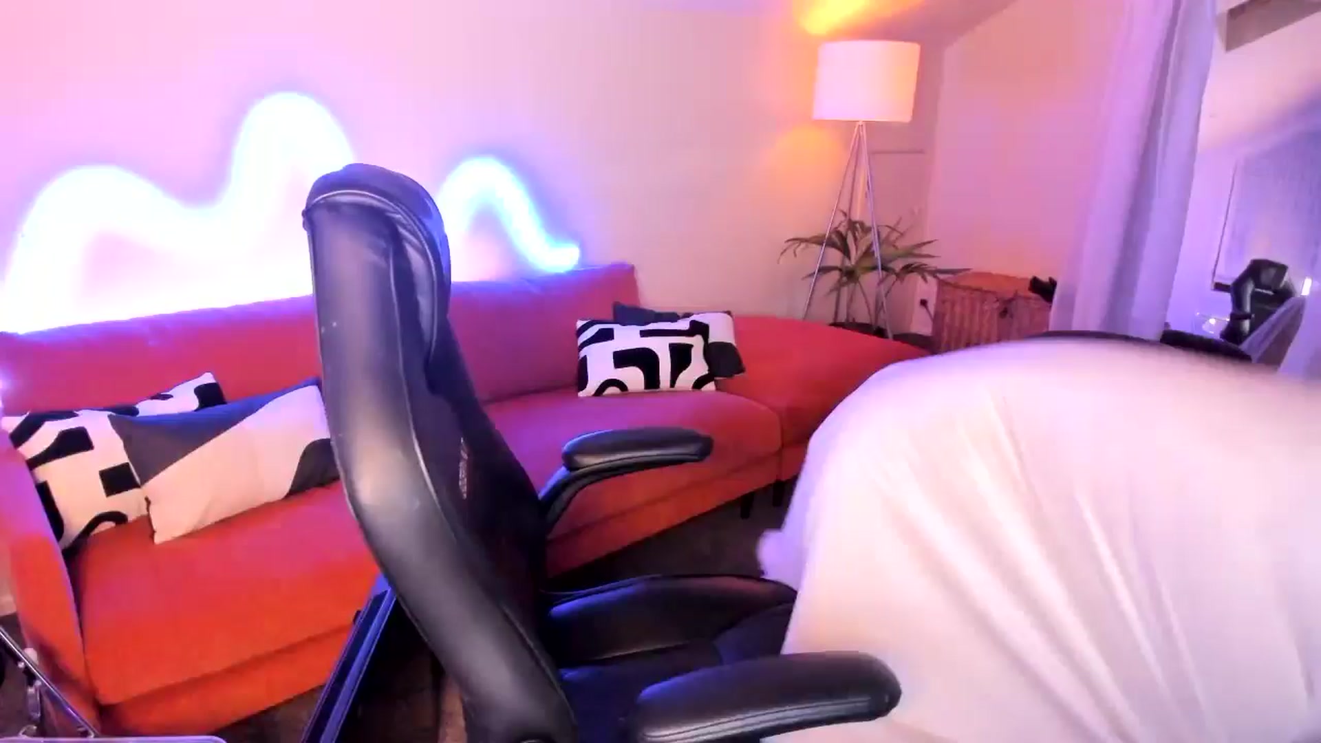Gallery image thumbnail from Alice_NZ's myfreecams stream on, 07/19/2024, 07:44 image 11 of 20