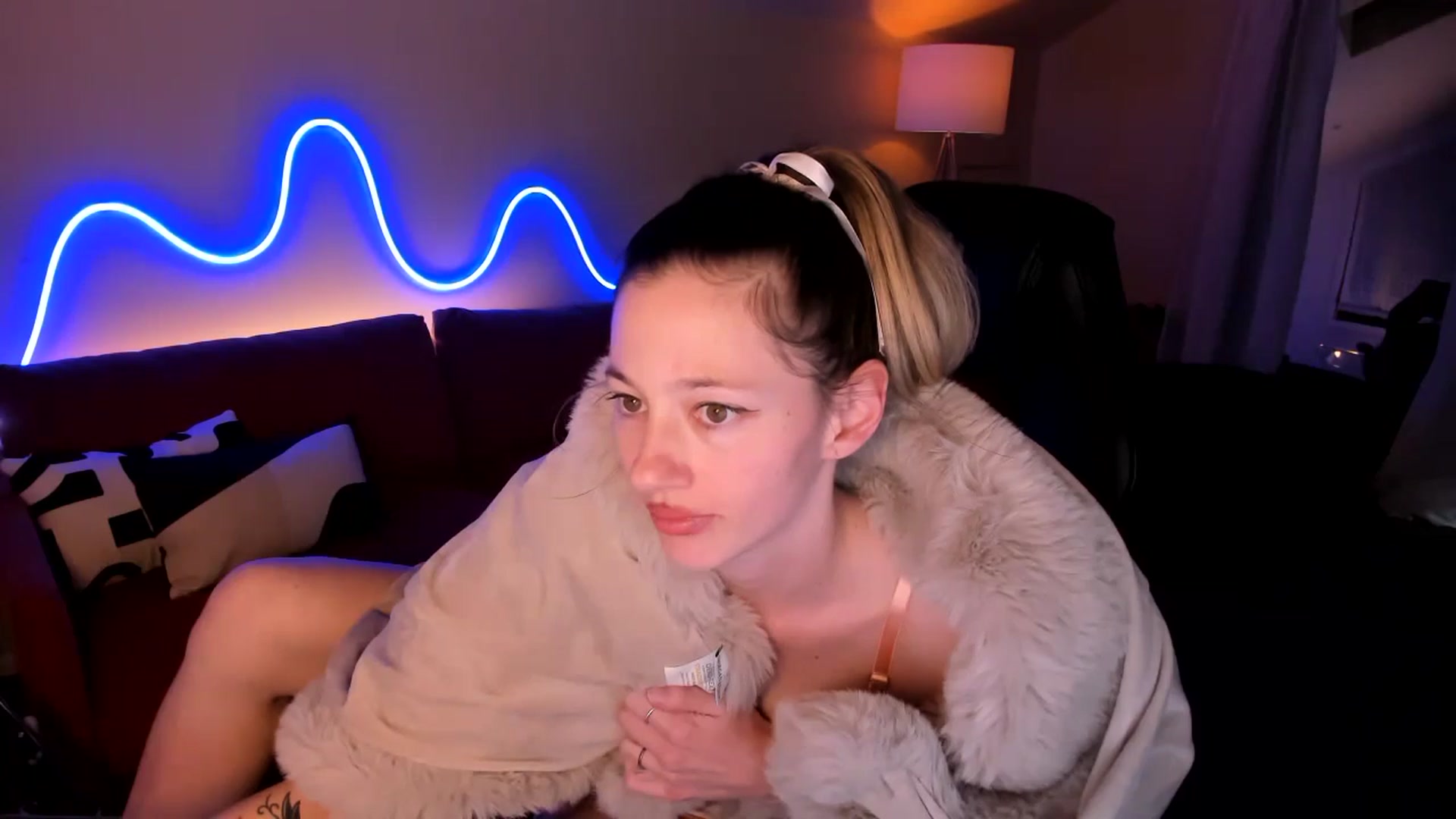 Gallery image thumbnail from Alice_NZ's myfreecams stream on, 07/19/2024, 07:44 image 17 of 20