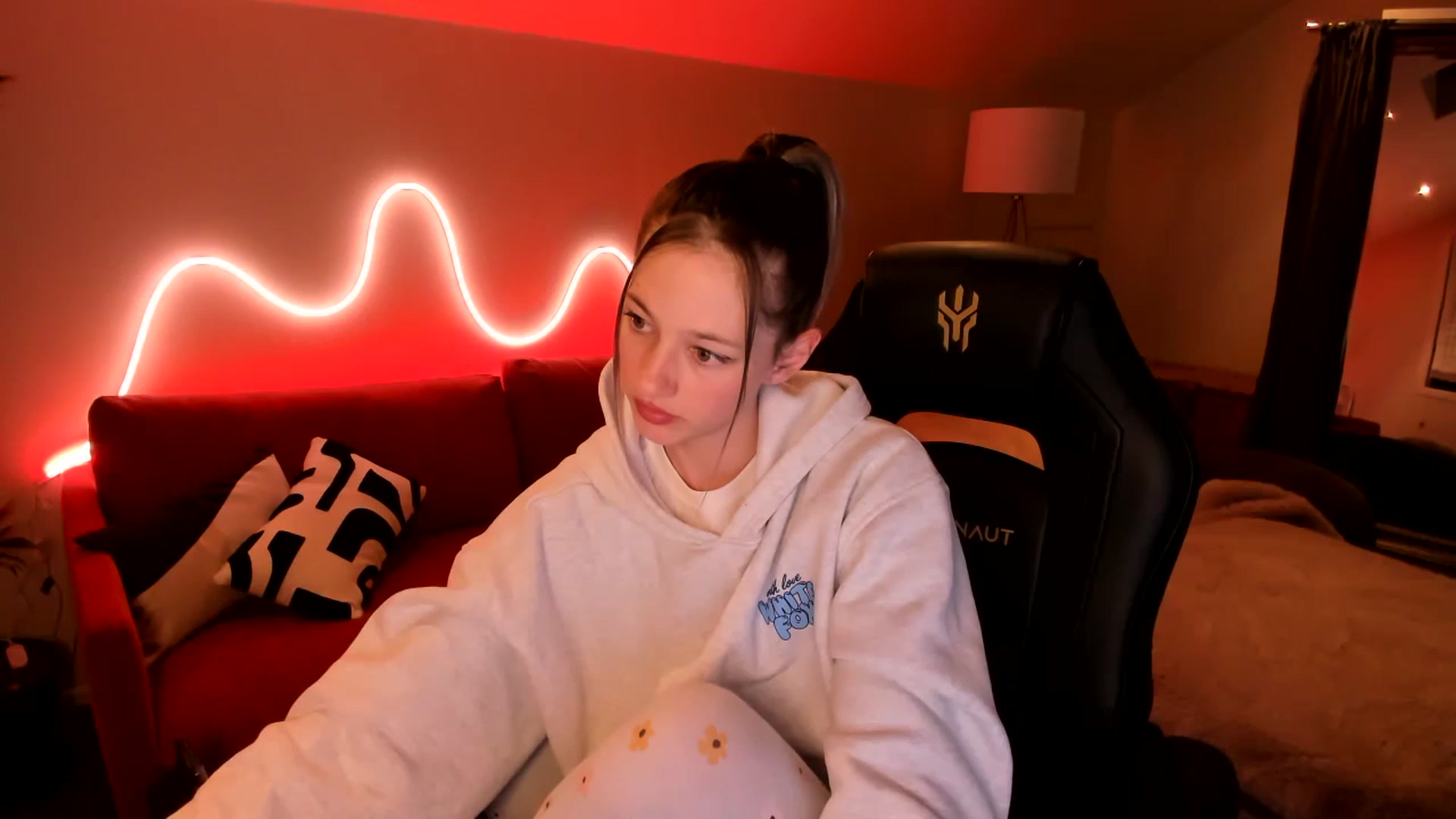 Gallery image thumbnail from Alice_NZ's myfreecams stream on, 07/20/2024, 12:47 image 12 of 20