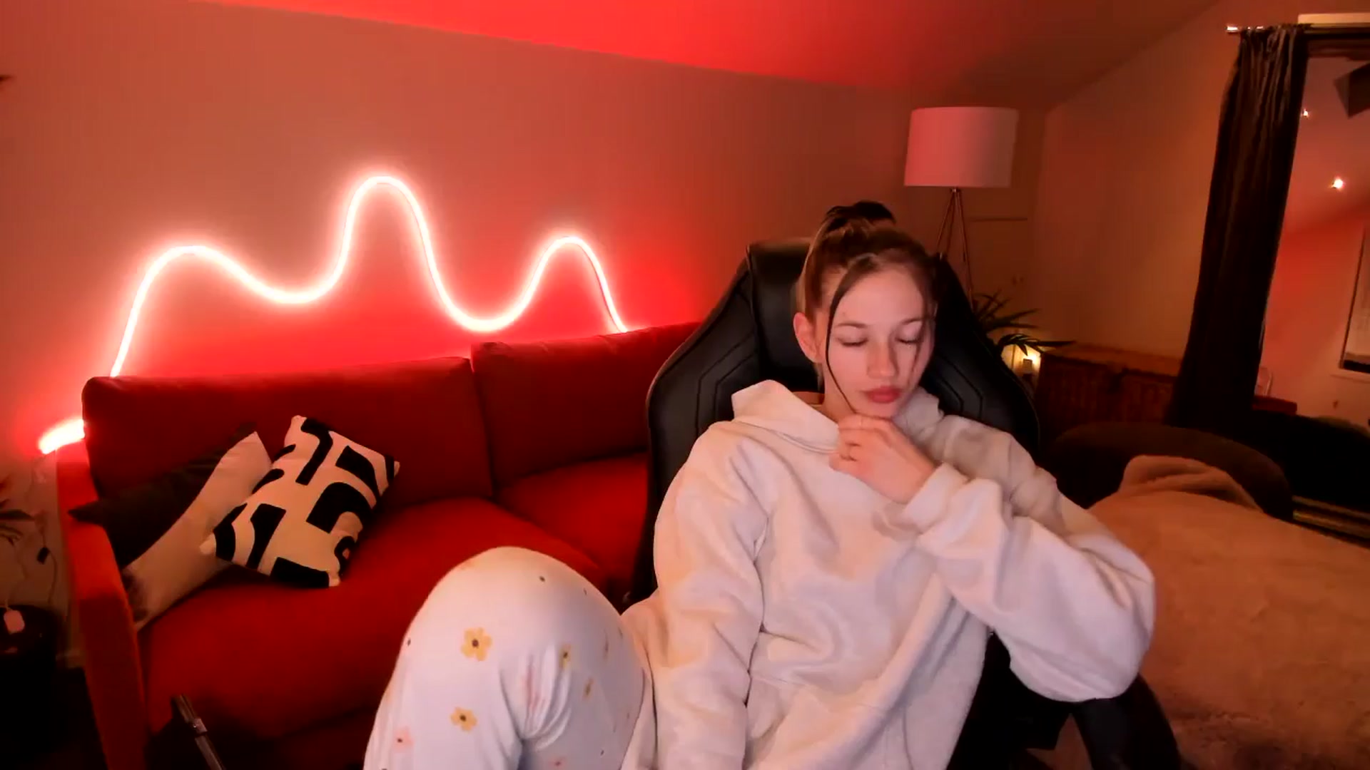 Gallery image thumbnail from Alice_NZ's myfreecams stream on, 07/20/2024, 12:47 image 6 of 20