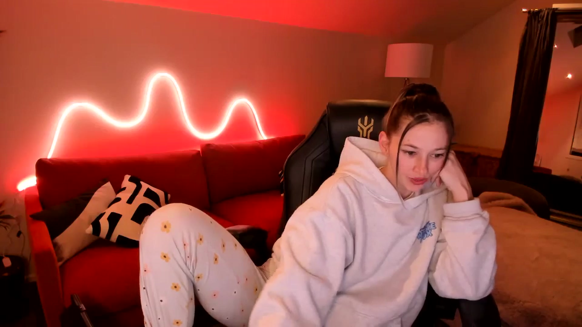 Gallery image thumbnail from Alice_NZ's myfreecams stream on, 07/20/2024, 12:47 image 9 of 20