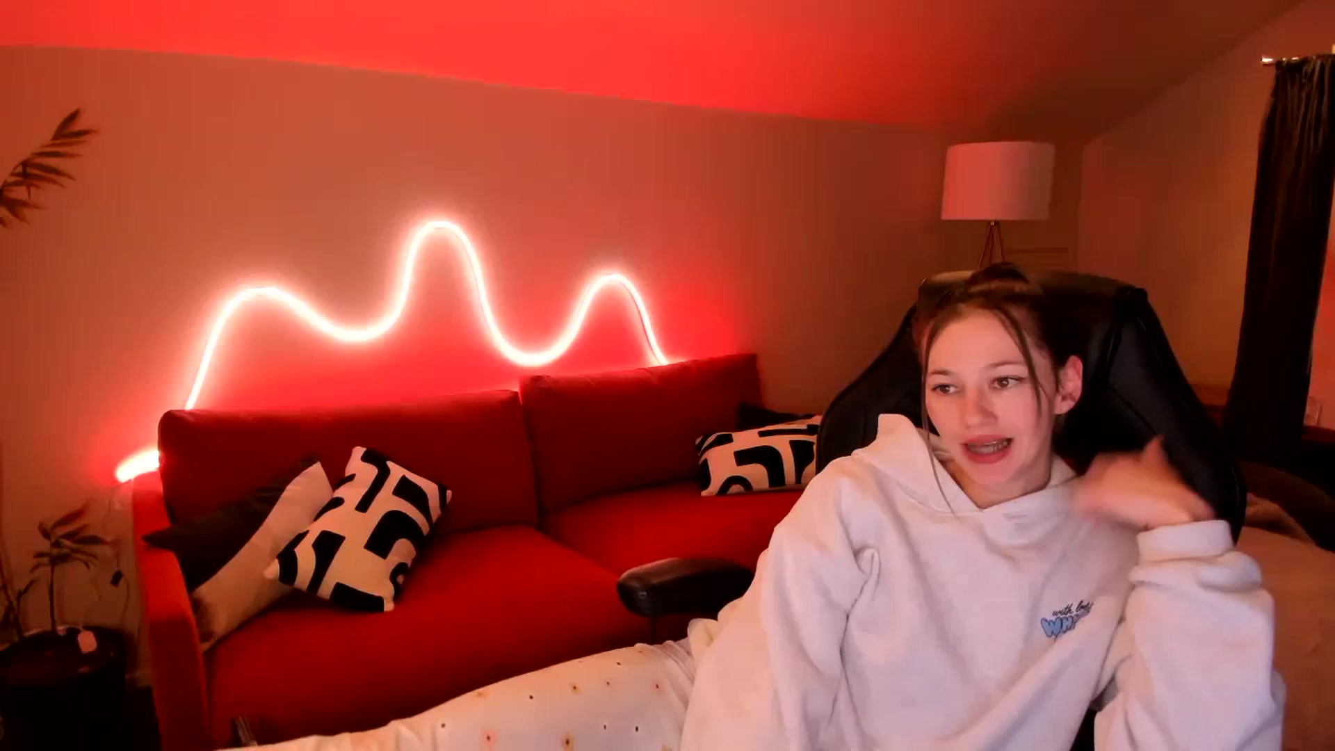 Gallery image thumbnail from Alice_NZ's myfreecams stream on, 07/20/2024, 12:47 image 17 of 20