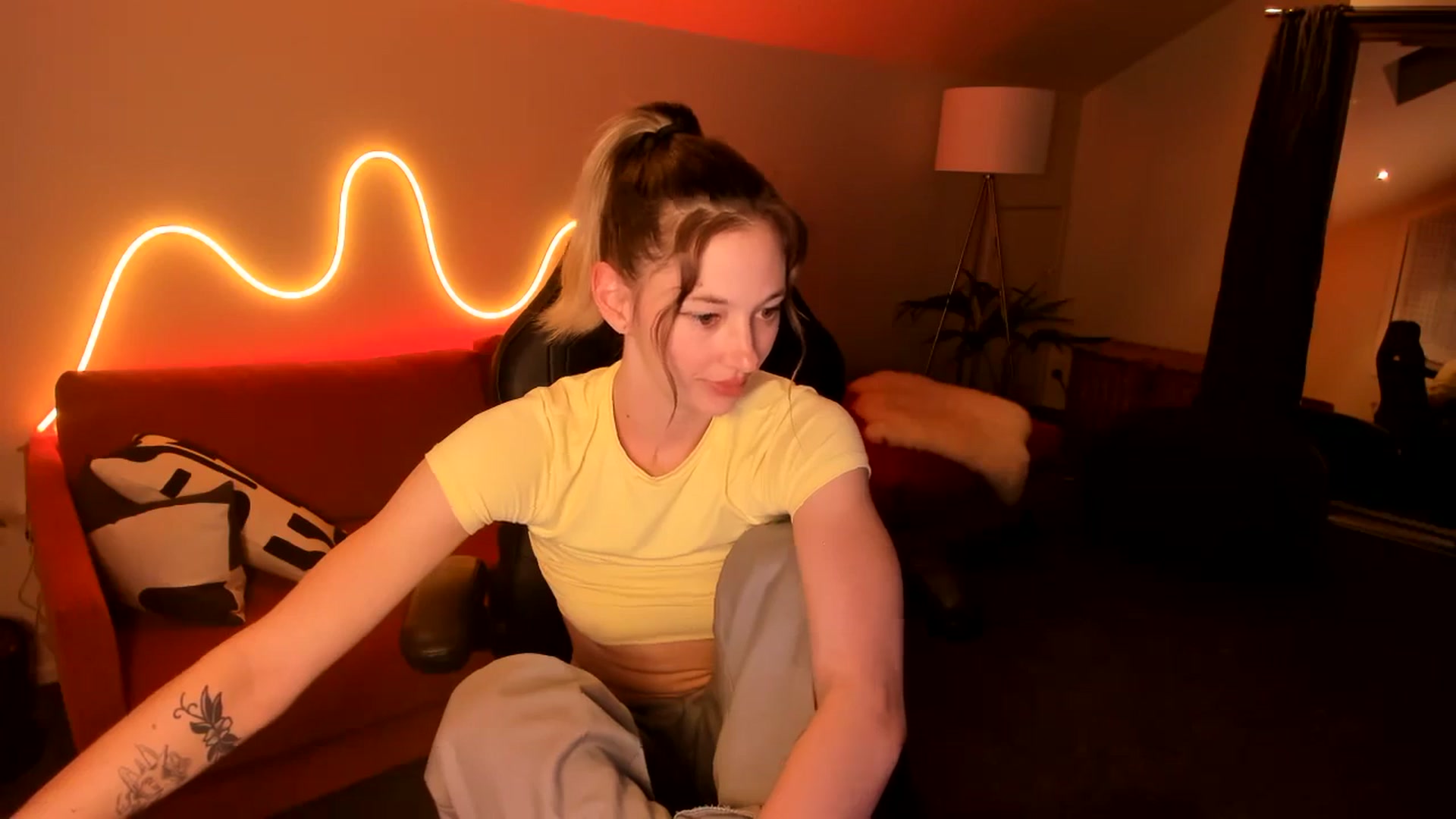 Gallery image thumbnail from Alice_NZ's myfreecams stream on, 07/22/2024, 06:16 image 19 of 20