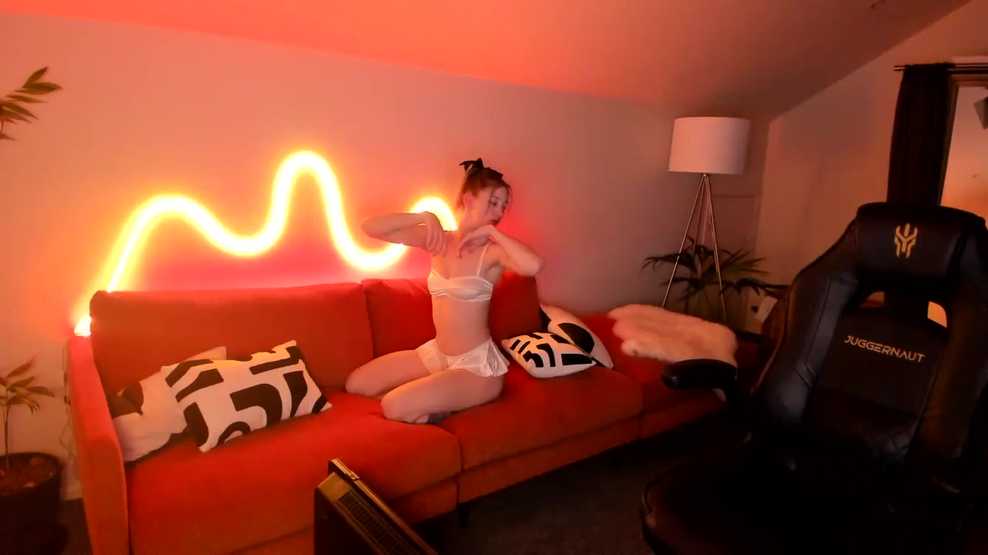 Gallery image thumbnail from Alice_NZ's myfreecams stream on, 07/26/2024, 07:21 image 14 of 20