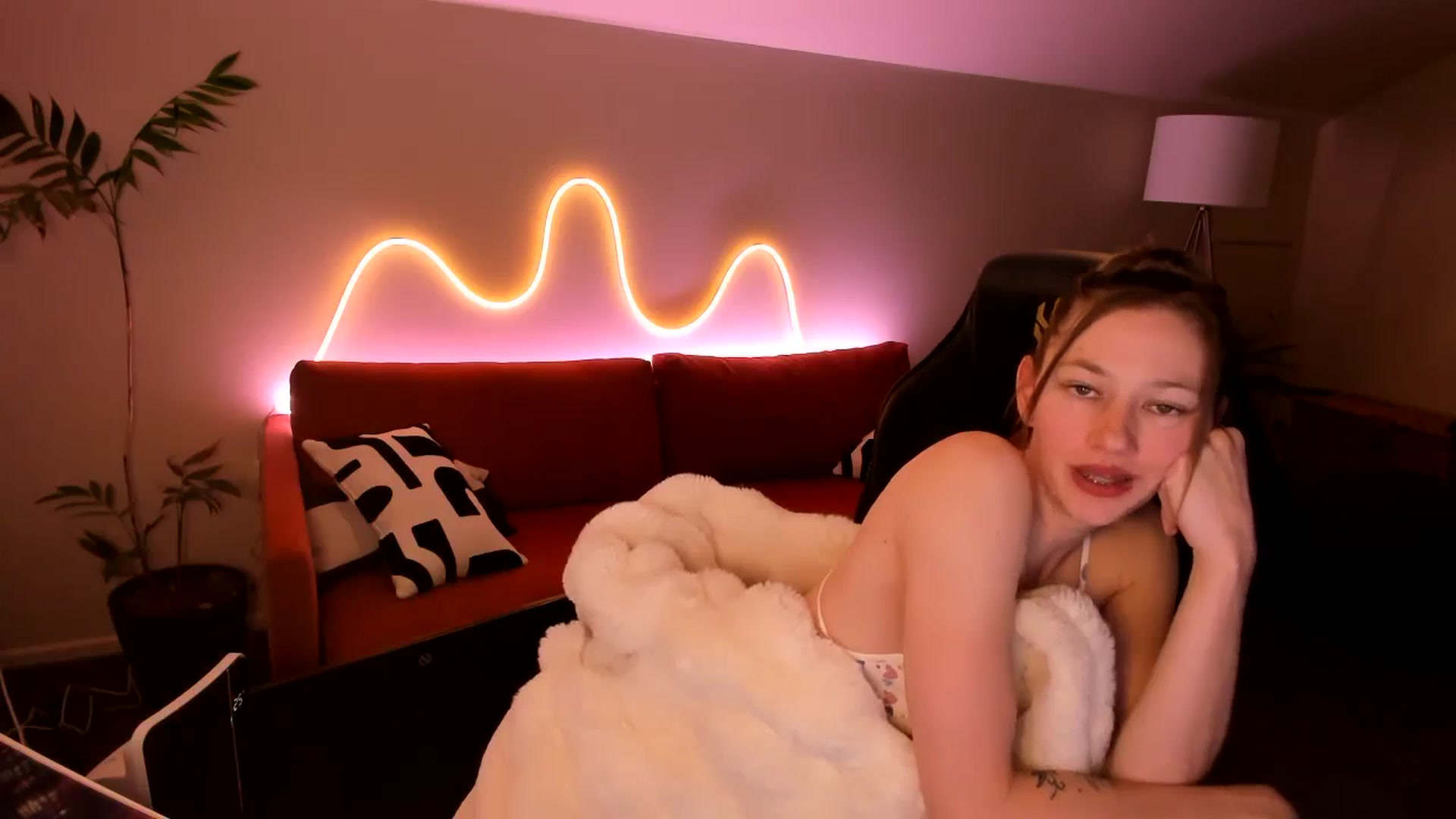 Gallery image thumbnail from Alice_NZ's myfreecams stream on, 07/30/2024, 09:37 image 19 of 20