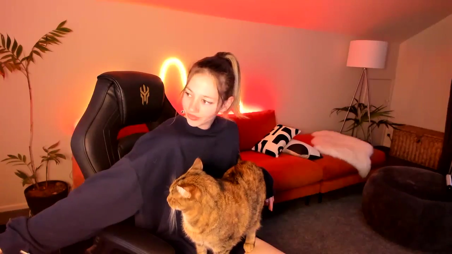 Gallery image thumbnail from Alice_NZ's myfreecams stream on, 07/31/2024, 05:23 image 17 of 20