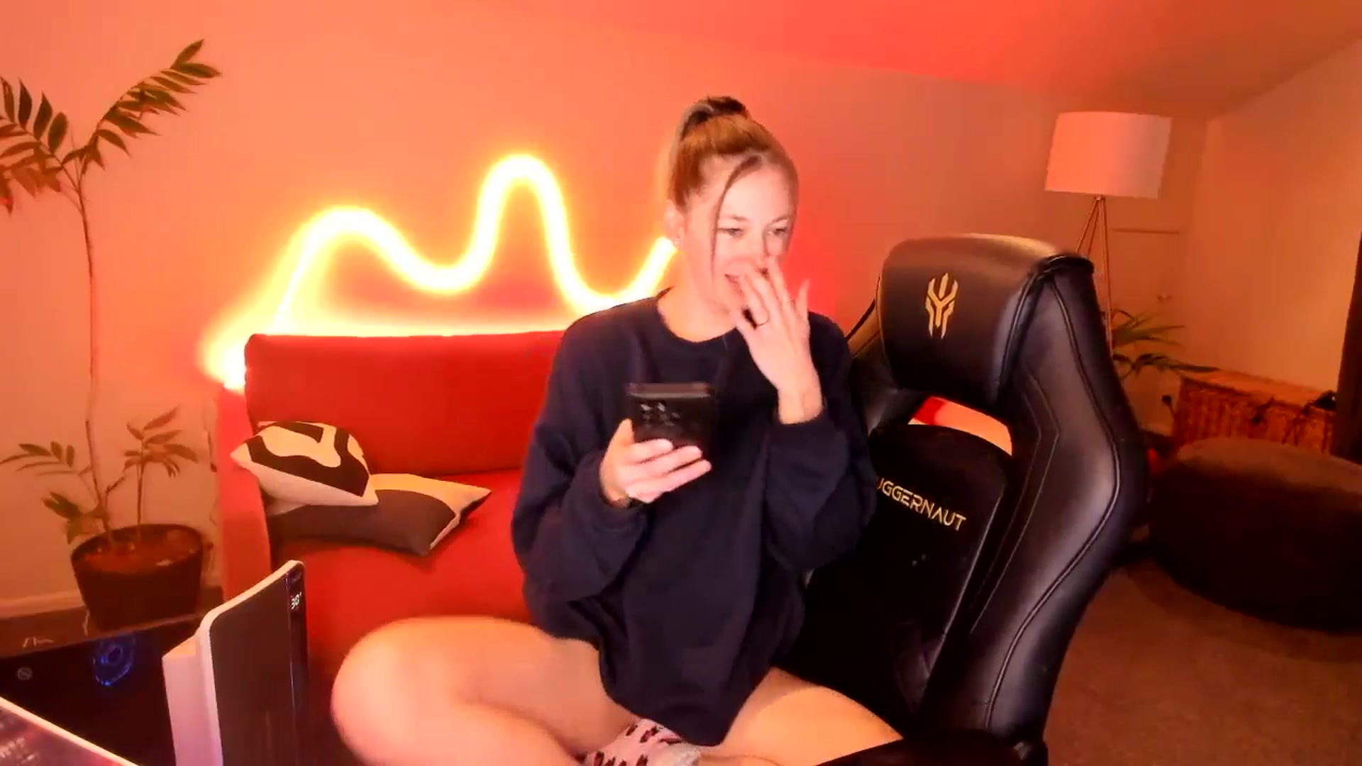 Gallery image thumbnail from Alice_NZ's myfreecams stream on, 08/02/2024, 06:06 image 12 of 20