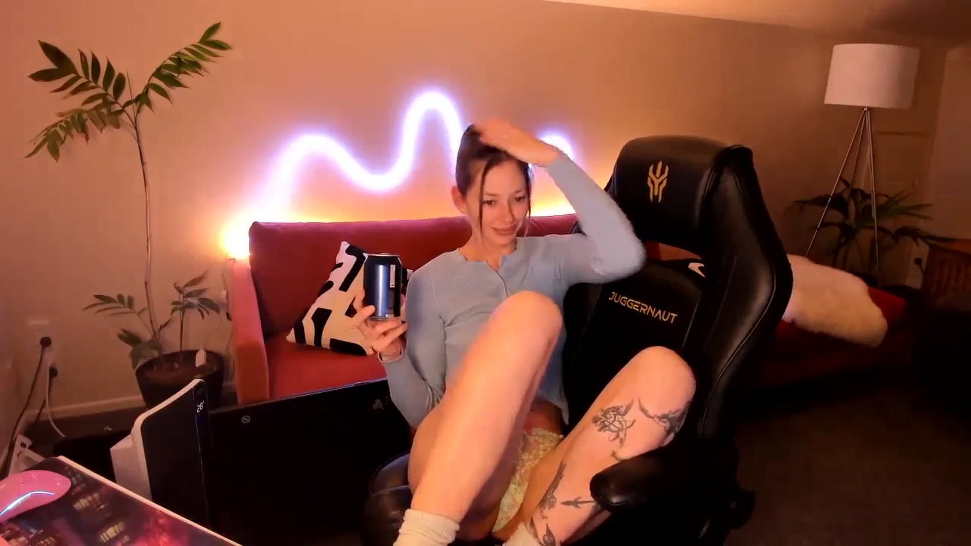 Gallery image thumbnail from Alice_NZ's myfreecams stream on, 08/10/2024, 08:48 image 9 of 20