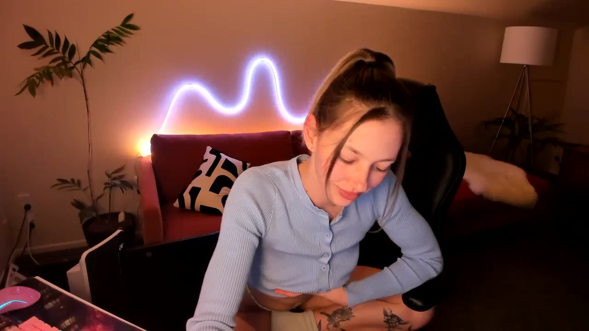 Gallery image thumbnail from Alice_NZ's myfreecams stream on, 08/10/2024, 08:48 image 18 of 20
