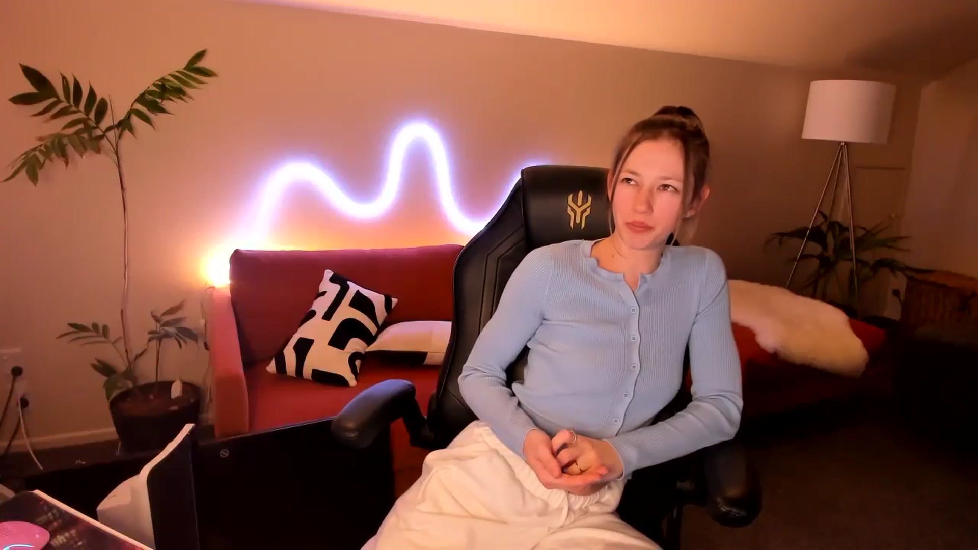 Gallery image thumbnail from Alice_NZ's myfreecams stream on, 08/10/2024, 10:06 image 10 of 20