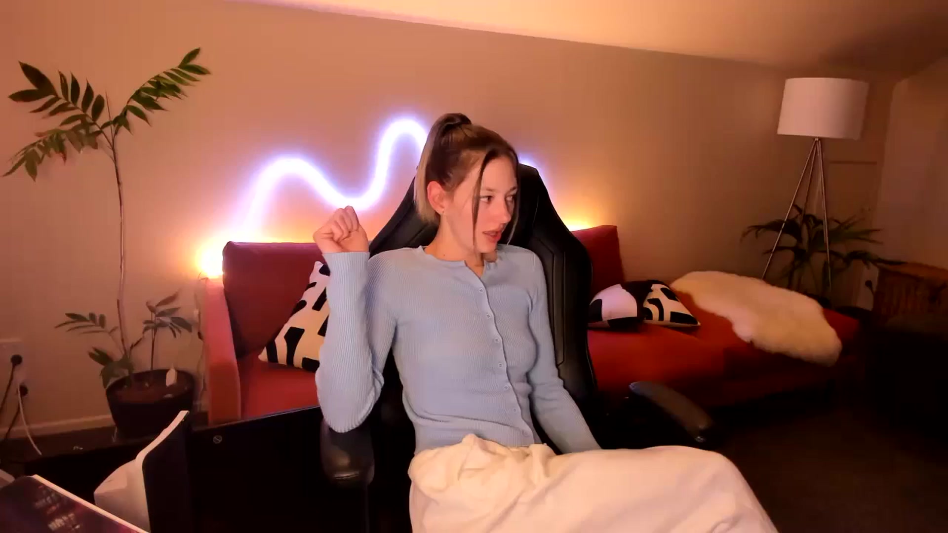Gallery image thumbnail from Alice_NZ's myfreecams stream on, 08/10/2024, 10:06 image 12 of 20