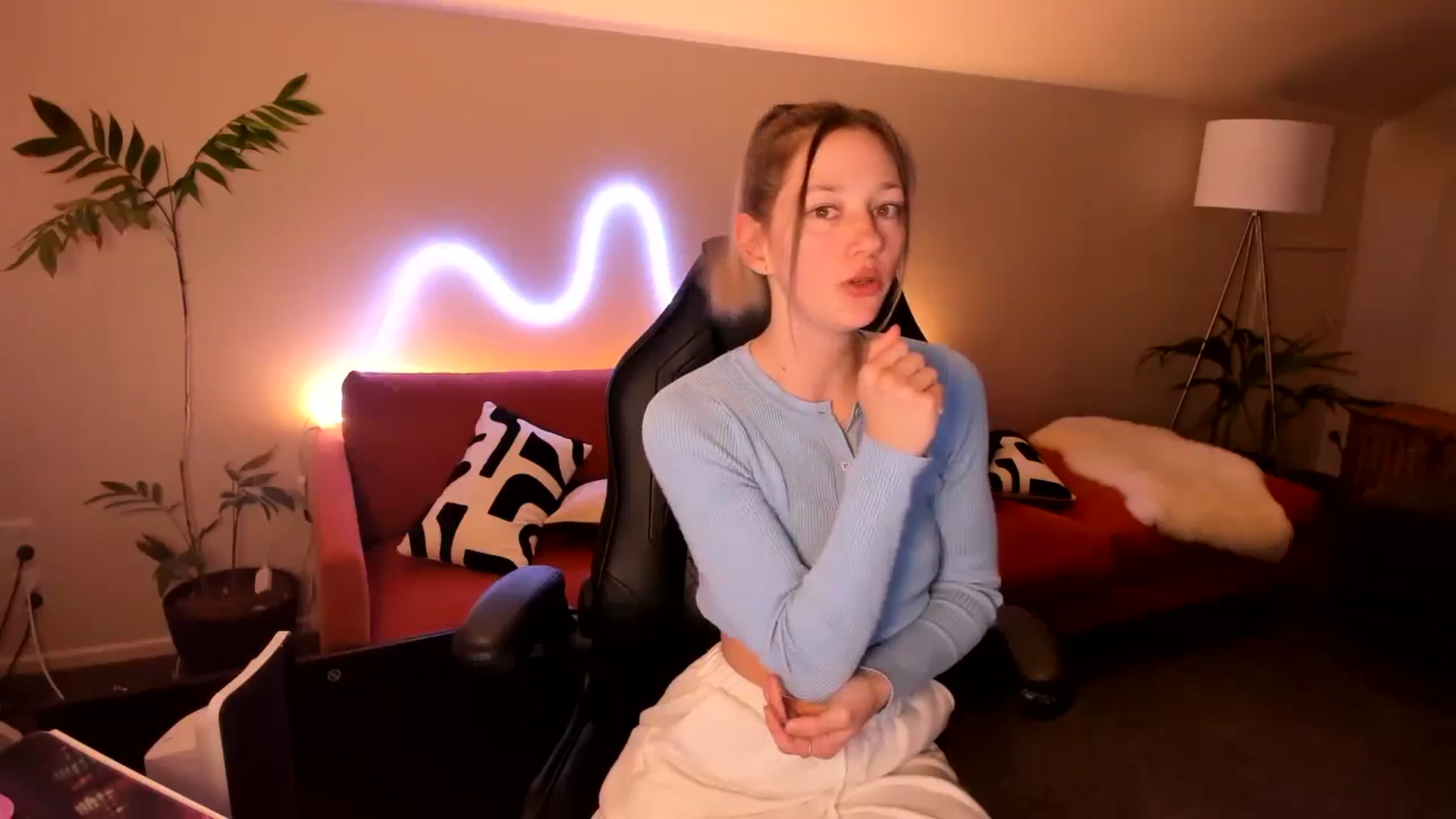 Gallery image thumbnail from Alice_NZ's myfreecams stream on, 08/10/2024, 10:06 image 19 of 20