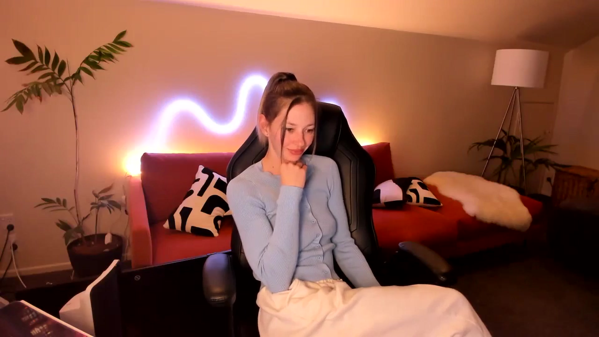 Gallery image thumbnail from Alice_NZ's myfreecams stream on, 08/10/2024, 10:06 image 13 of 20