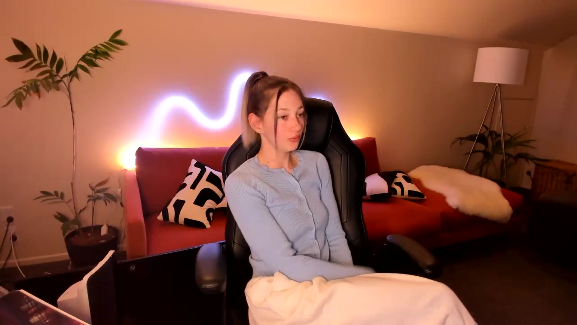 Gallery image thumbnail from Alice_NZ's myfreecams stream on, 08/10/2024, 10:06 image 14 of 20
