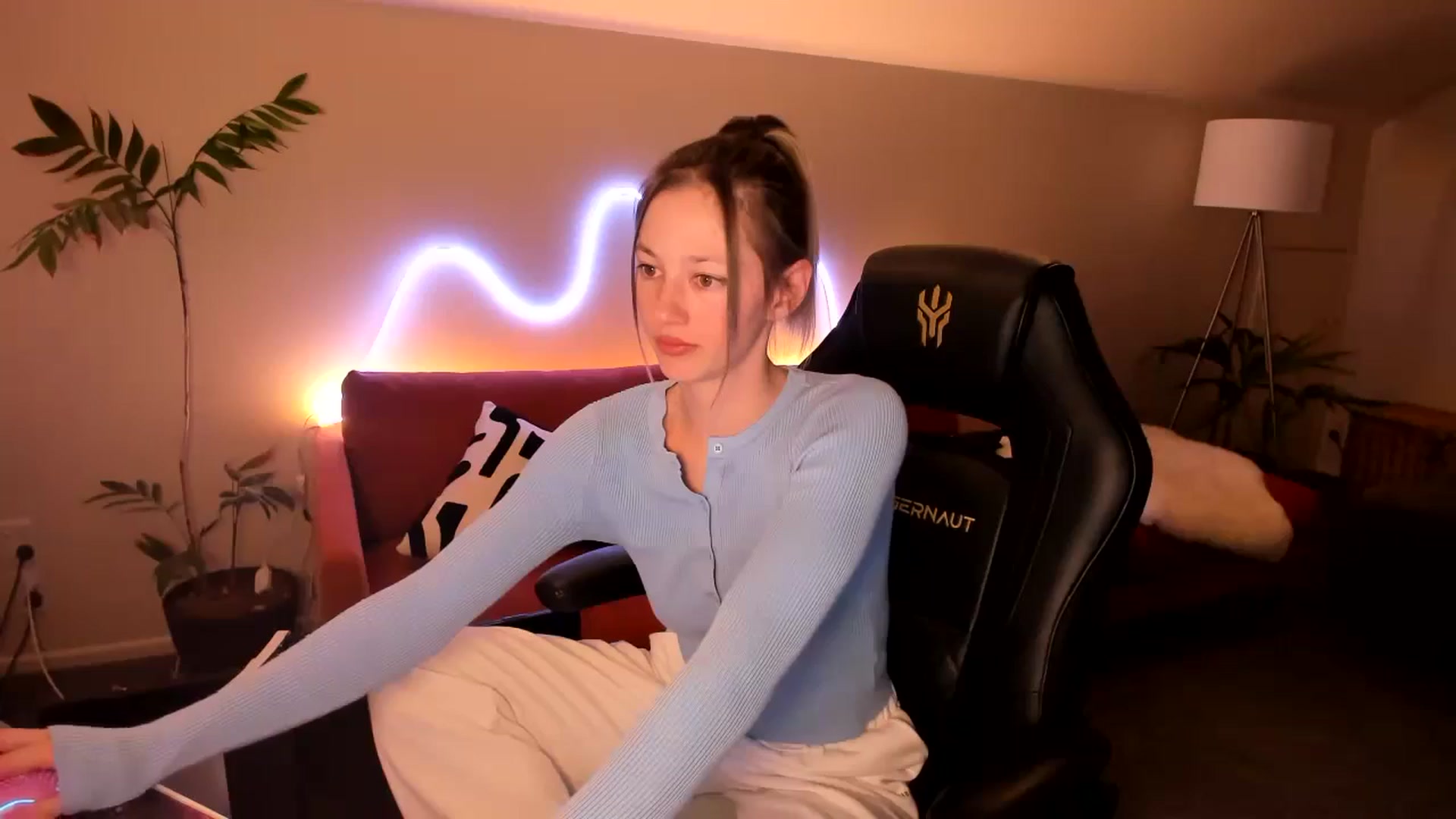 Gallery image thumbnail from Alice_NZ's myfreecams stream on, 08/10/2024, 10:06 image 11 of 20