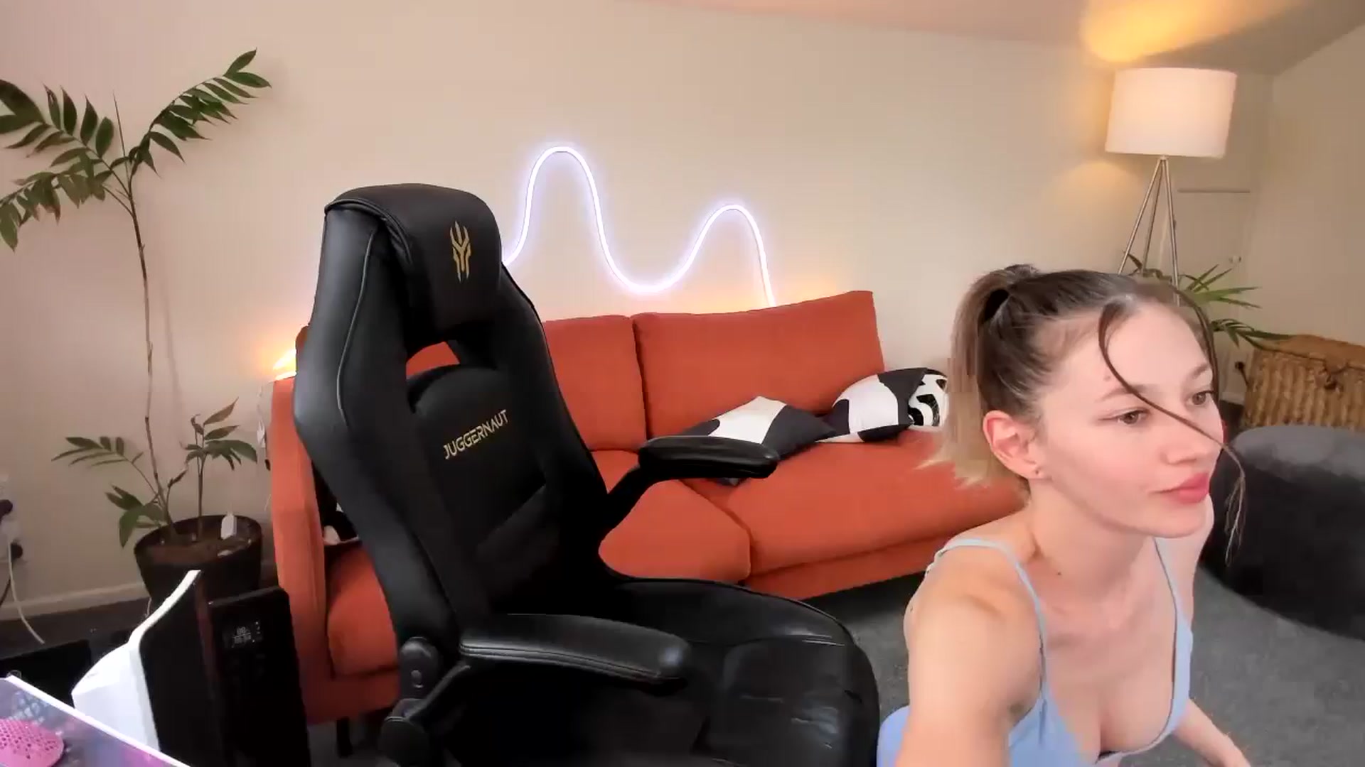 Gallery image thumbnail from Alice_NZ's myfreecams stream on, 08/15/2024, 01:31 image 13 of 20
